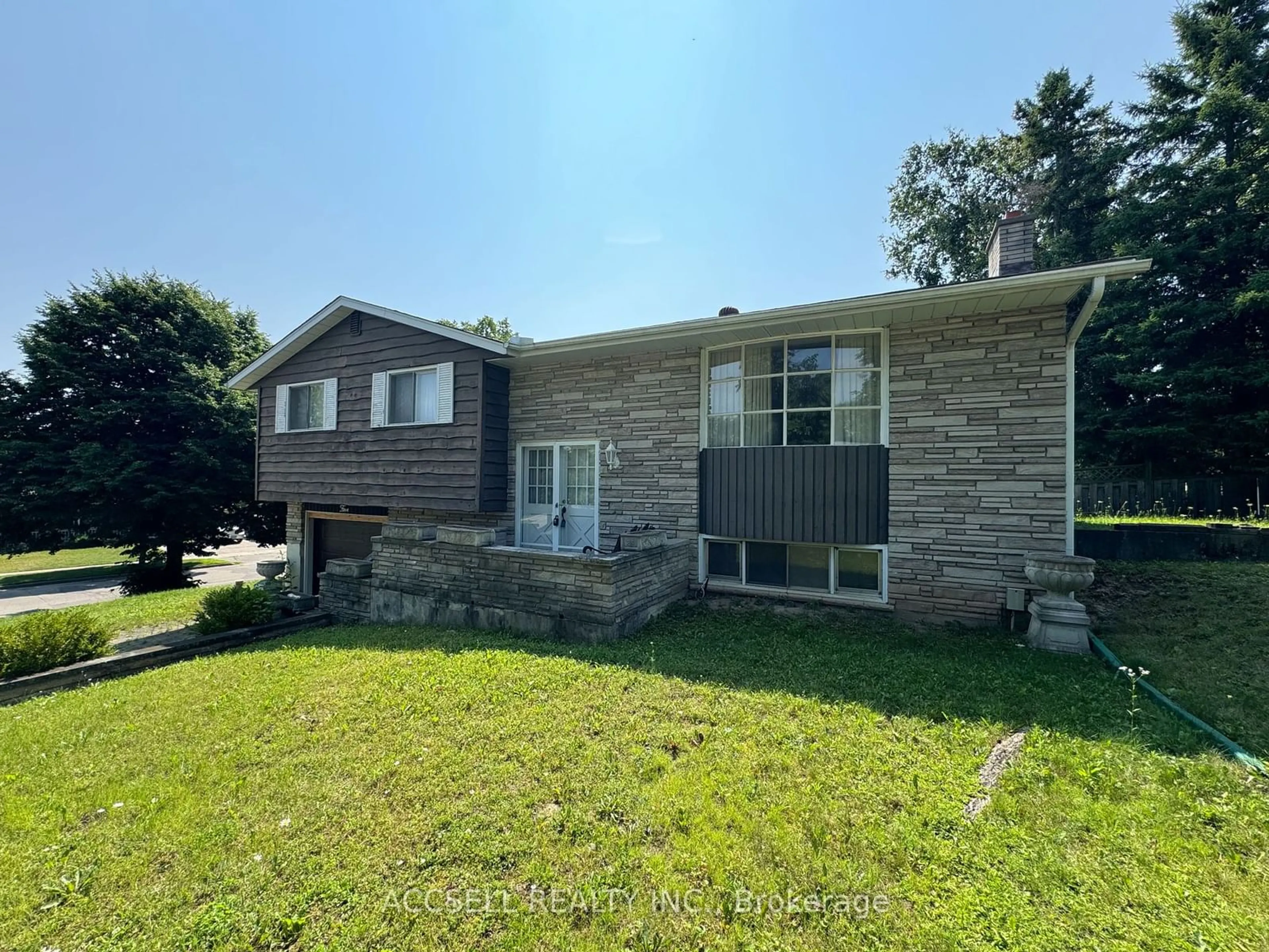 Frontside or backside of a home for 5 Furness Dr, Kitchener Ontario N2M 1S8