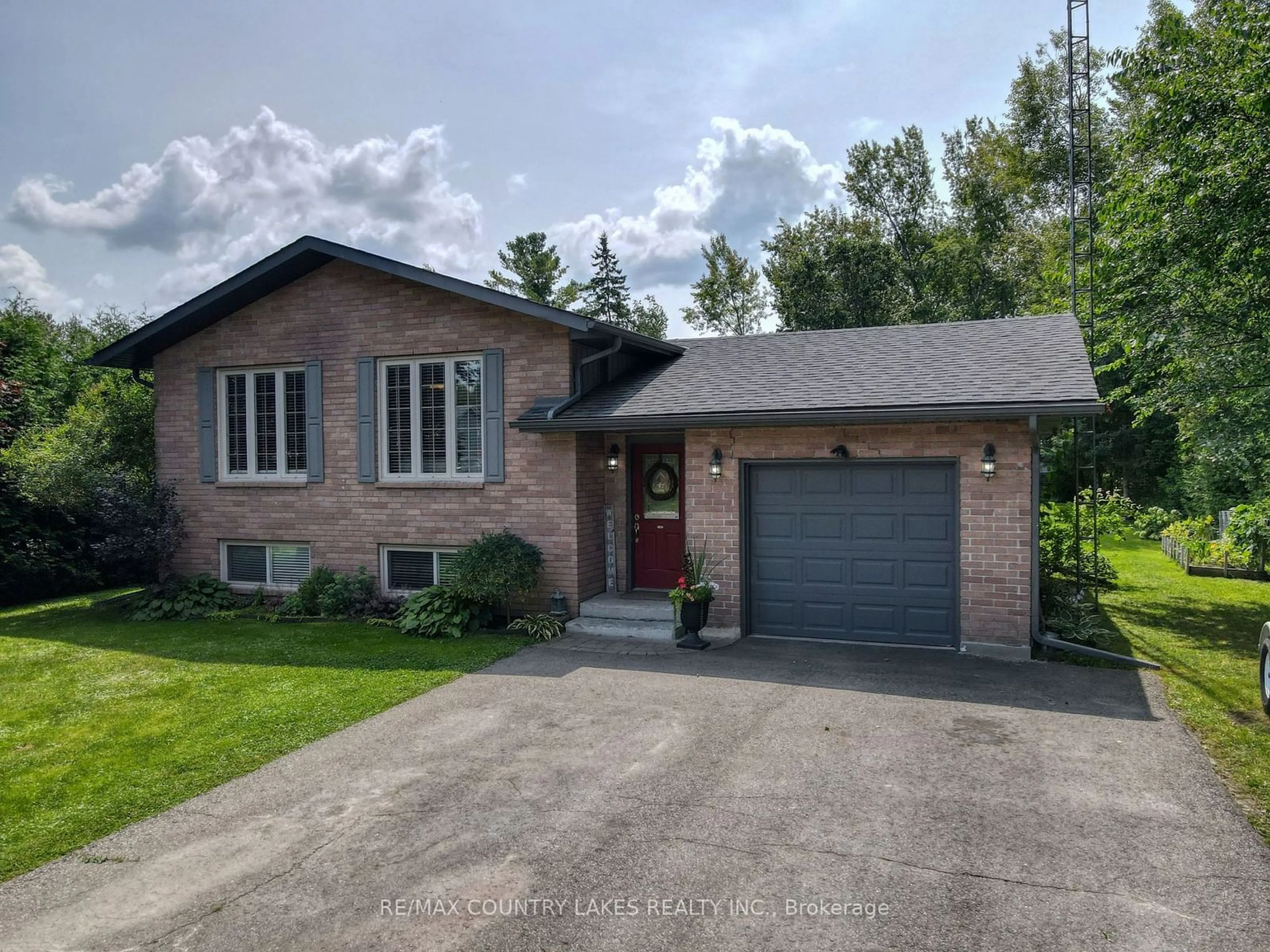 Frontside or backside of a home for 39 Greenwood Cres, Kawartha Lakes Ontario K0M 2T0