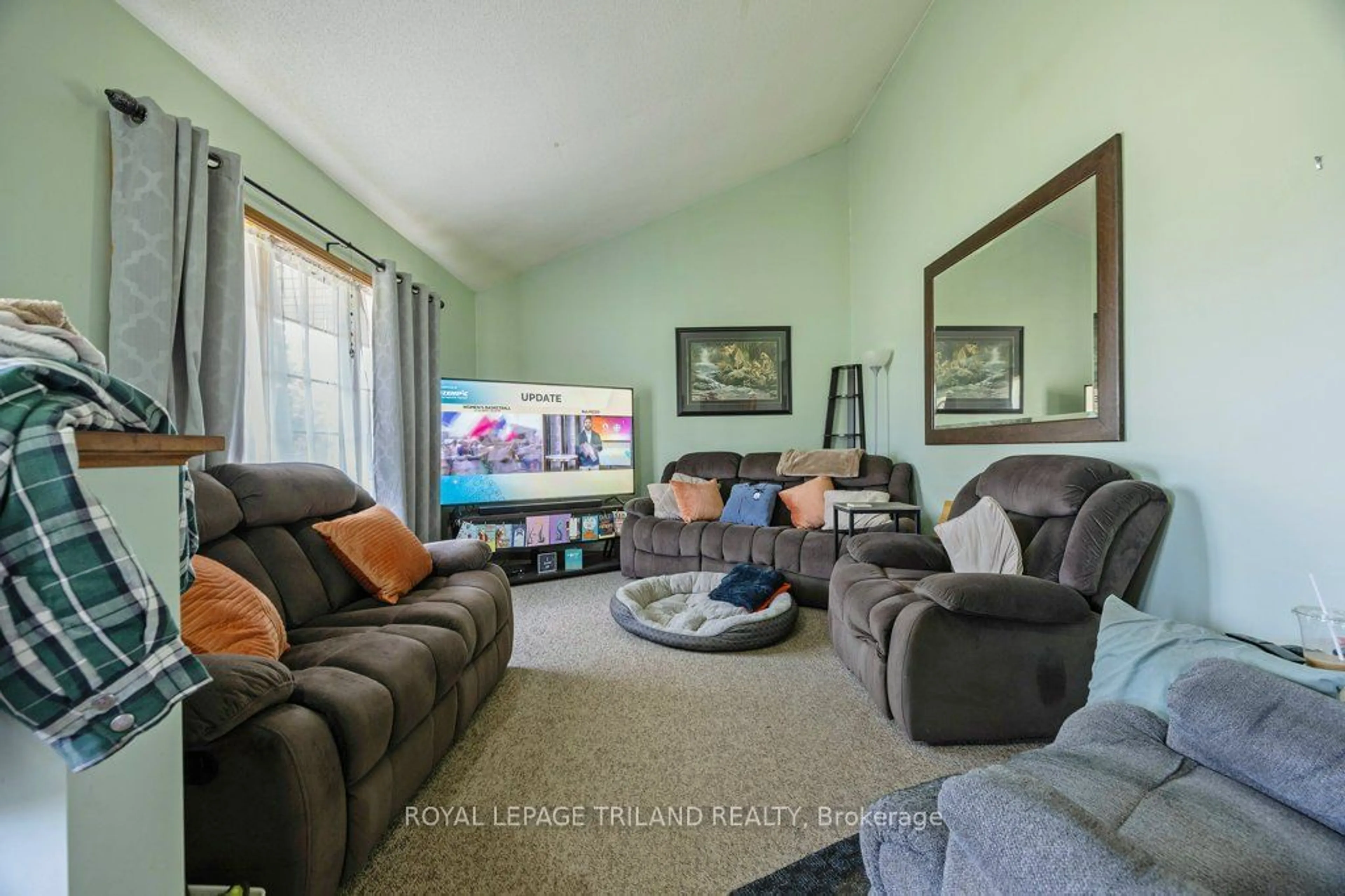 Living room, wood floors for 50783 CHALET Line, Aylmer Ontario N5H 2R1