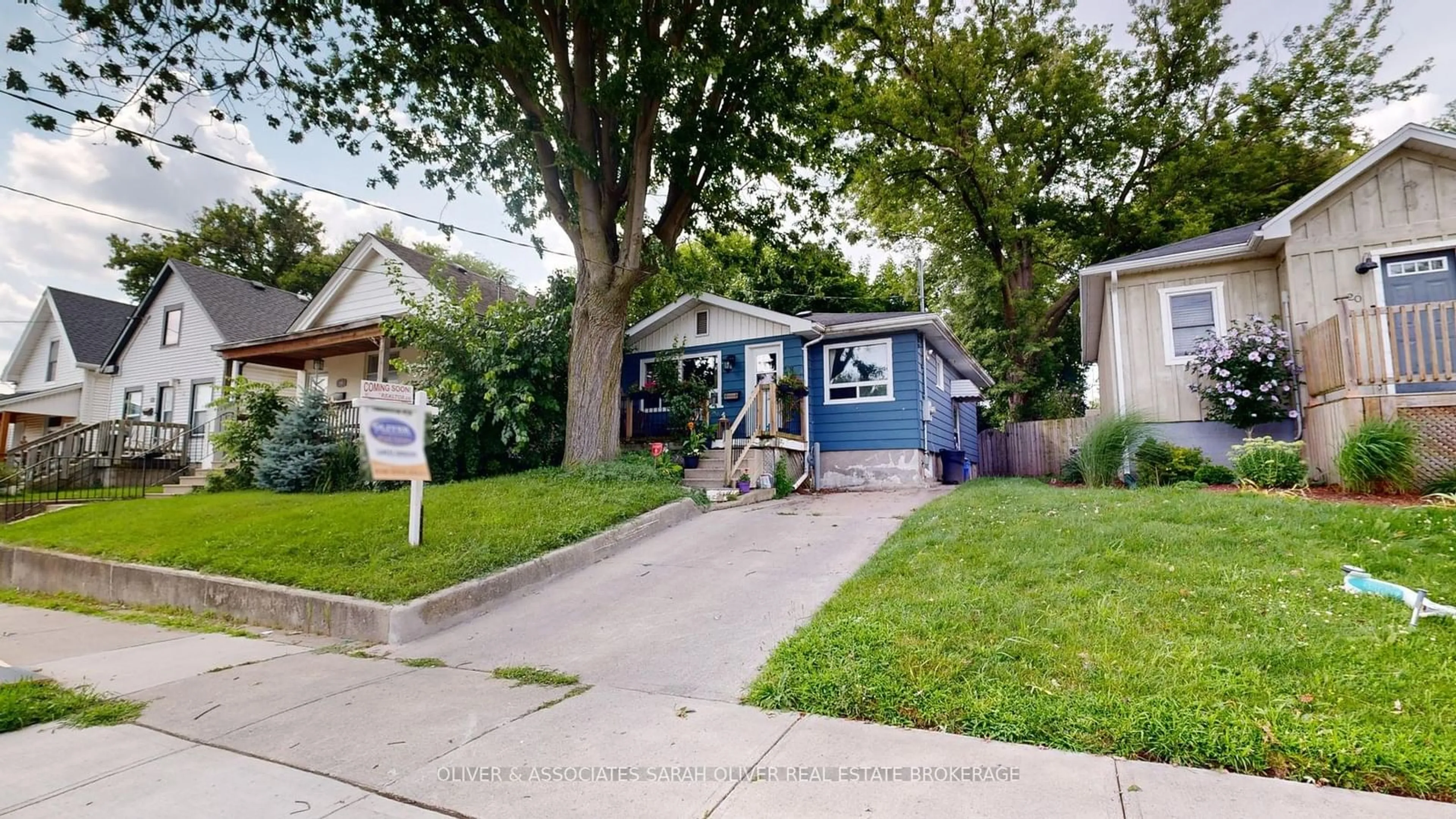 Frontside or backside of a home, the street view for 18 Connaught Ave, London Ontario N5Y 3A3