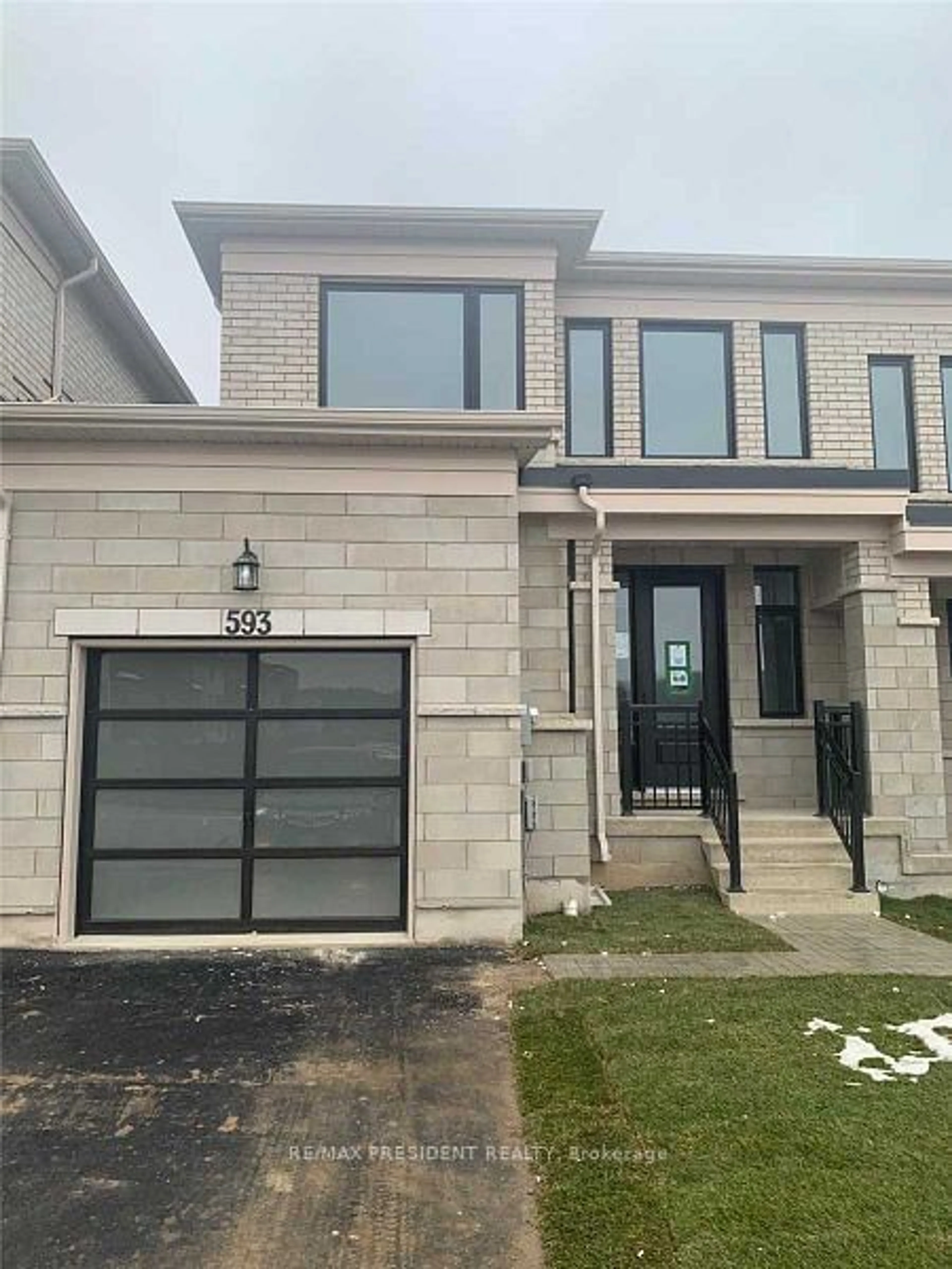 Frontside or backside of a home for 593 Thompson St, Woodstock Ontario N4T 0M4