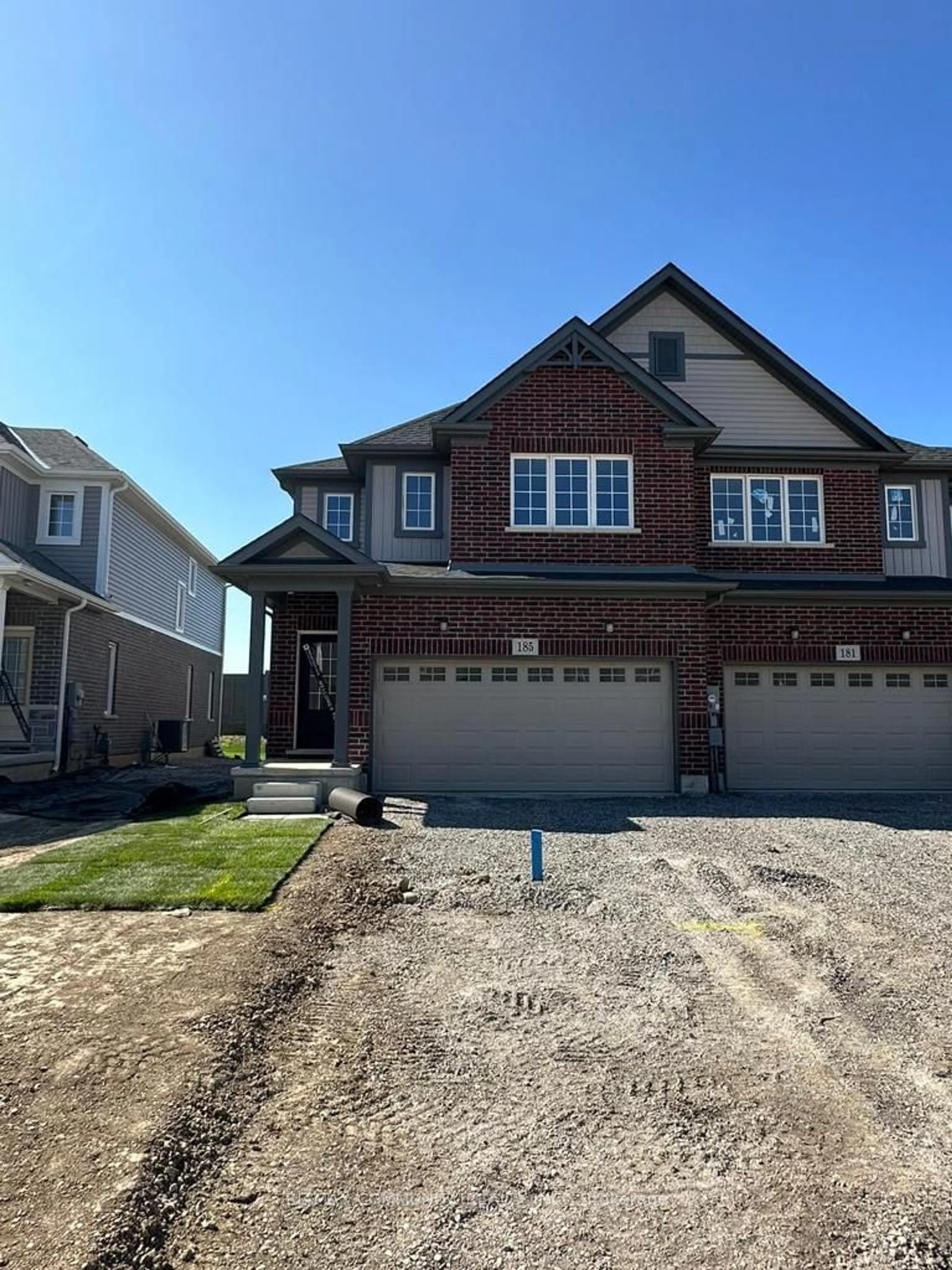 Home with brick exterior material for 185 Bur Oak Dr, Thorold Ontario L2V 0L7