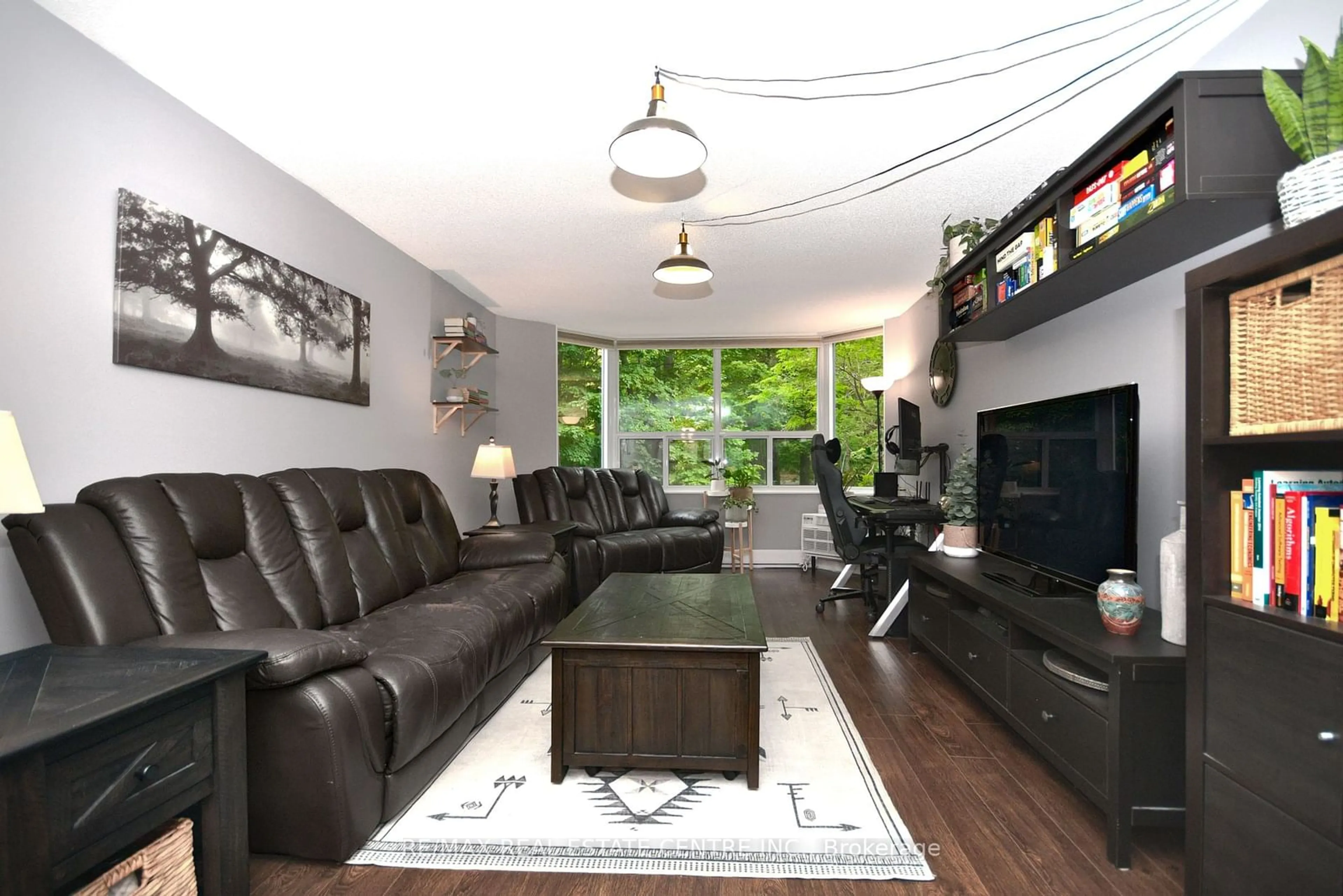 Living room for 55 Green Valley Dr #302, Cambridge Ontario N2P 1Z6