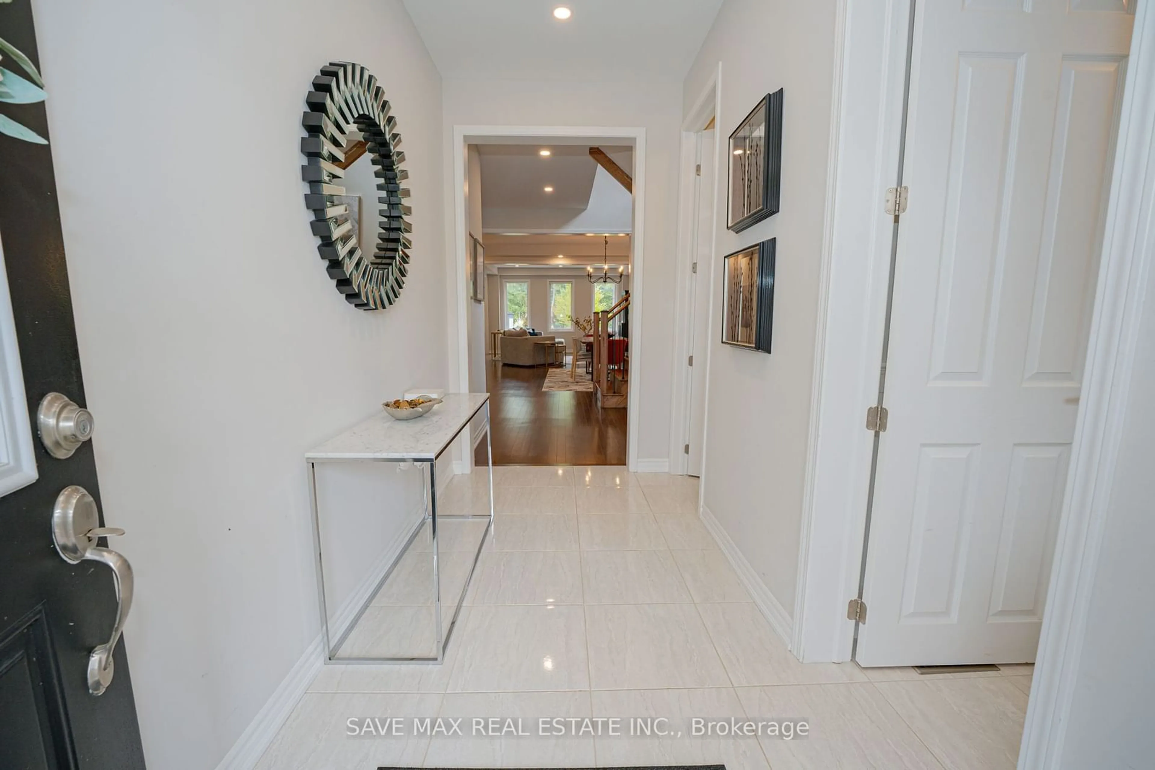 Indoor entryway for 283 Ridge Rd, Cambridge Ontario N3E 0B9