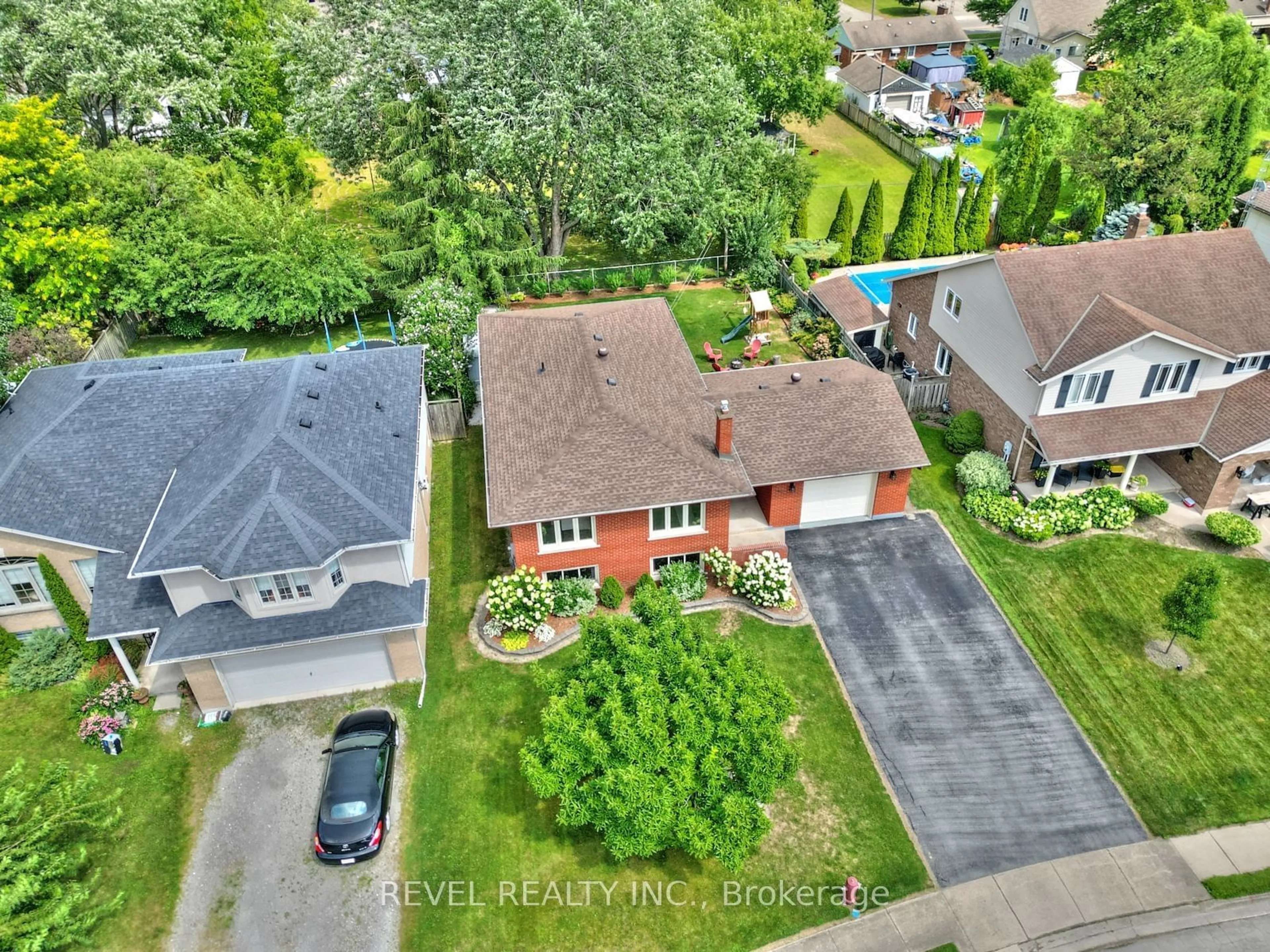 Frontside or backside of a home for 52 Wilkes Dr, Welland Ontario L3C 6M3