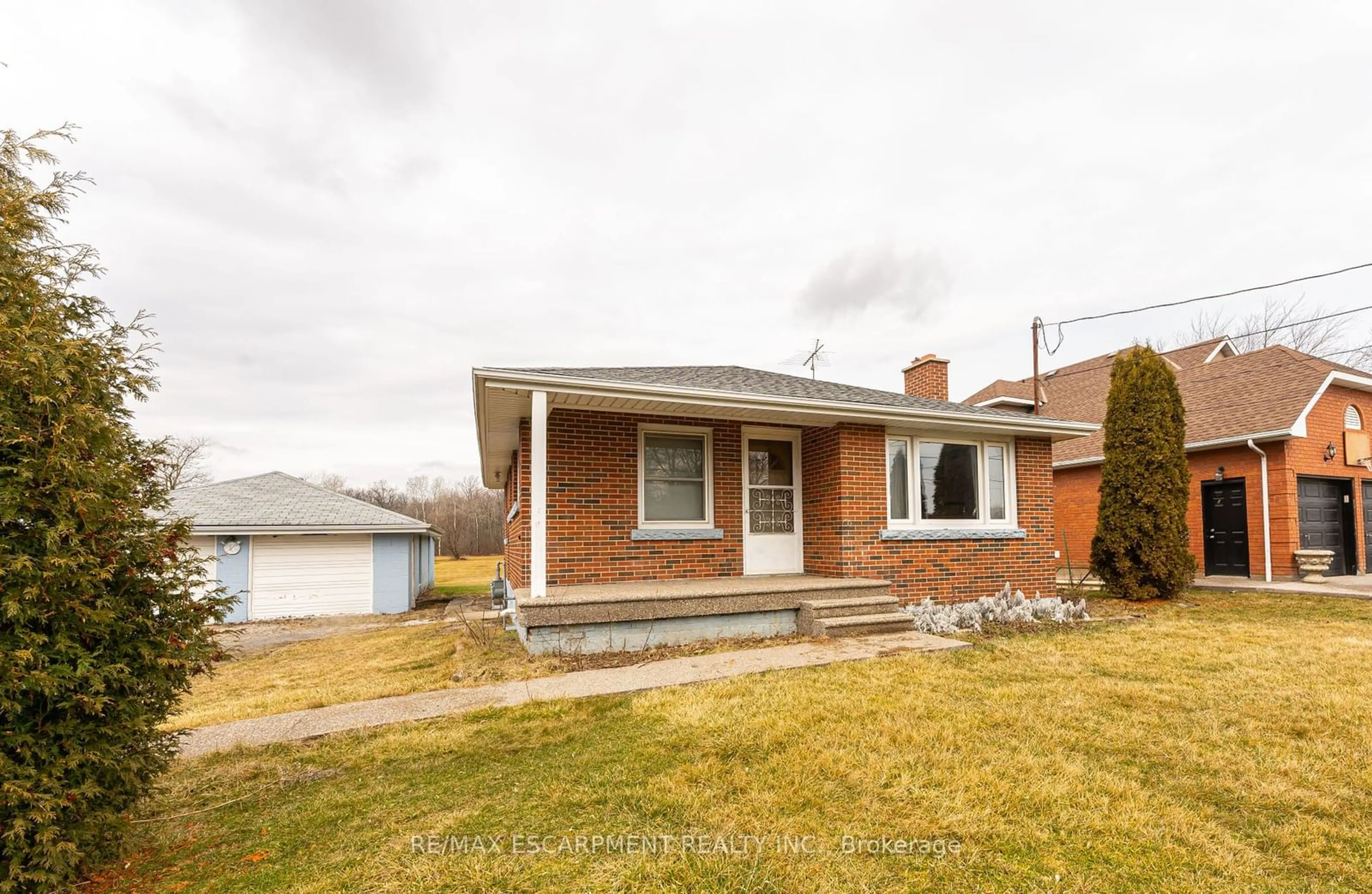 Frontside or backside of a home, the street view for 590 GLOVER Rd, Hamilton Ontario L0R 1C0