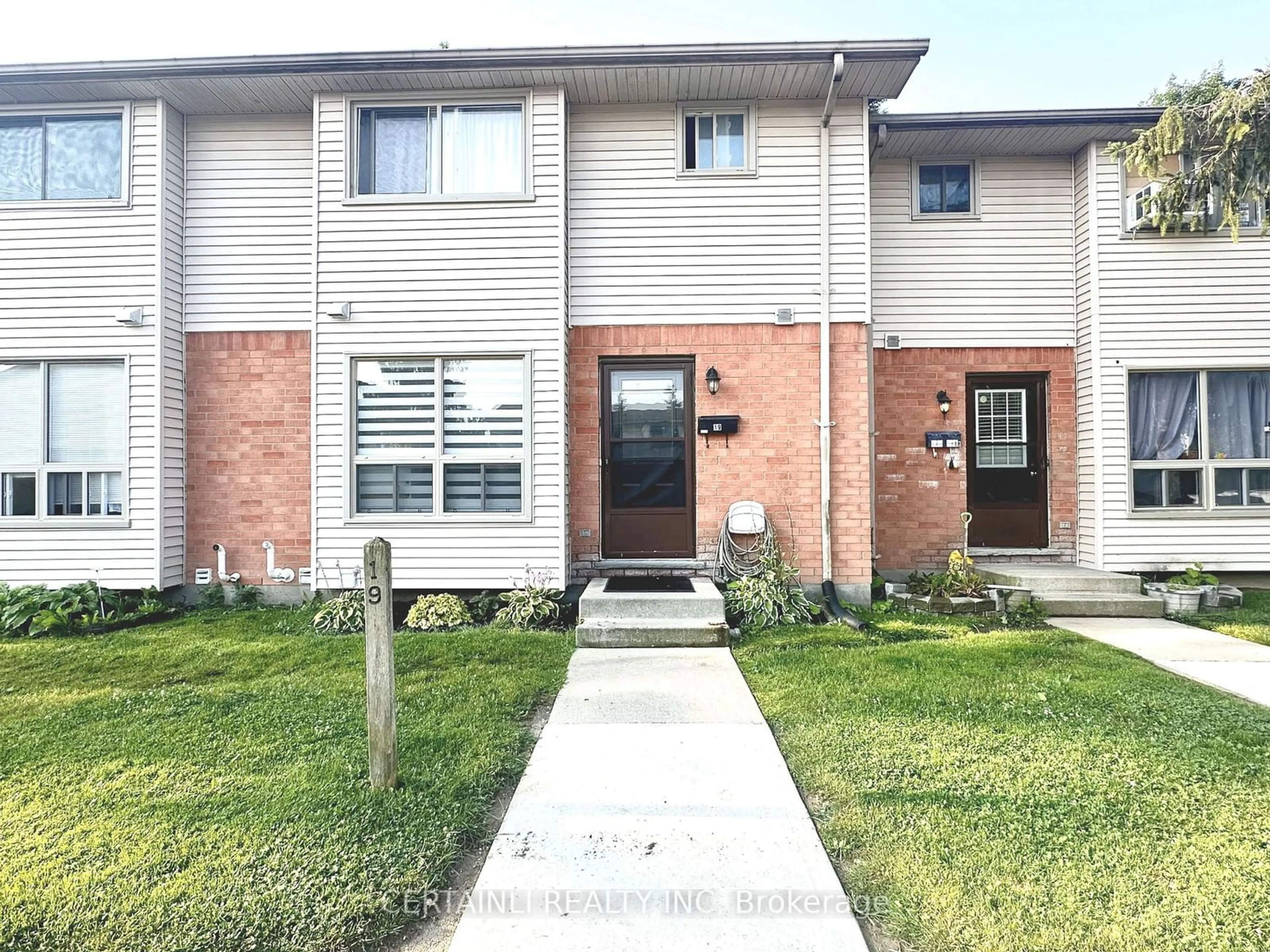 A pic from exterior of the house or condo for 355 Sandringham Cres #19,, London Ontario N6C 5K3