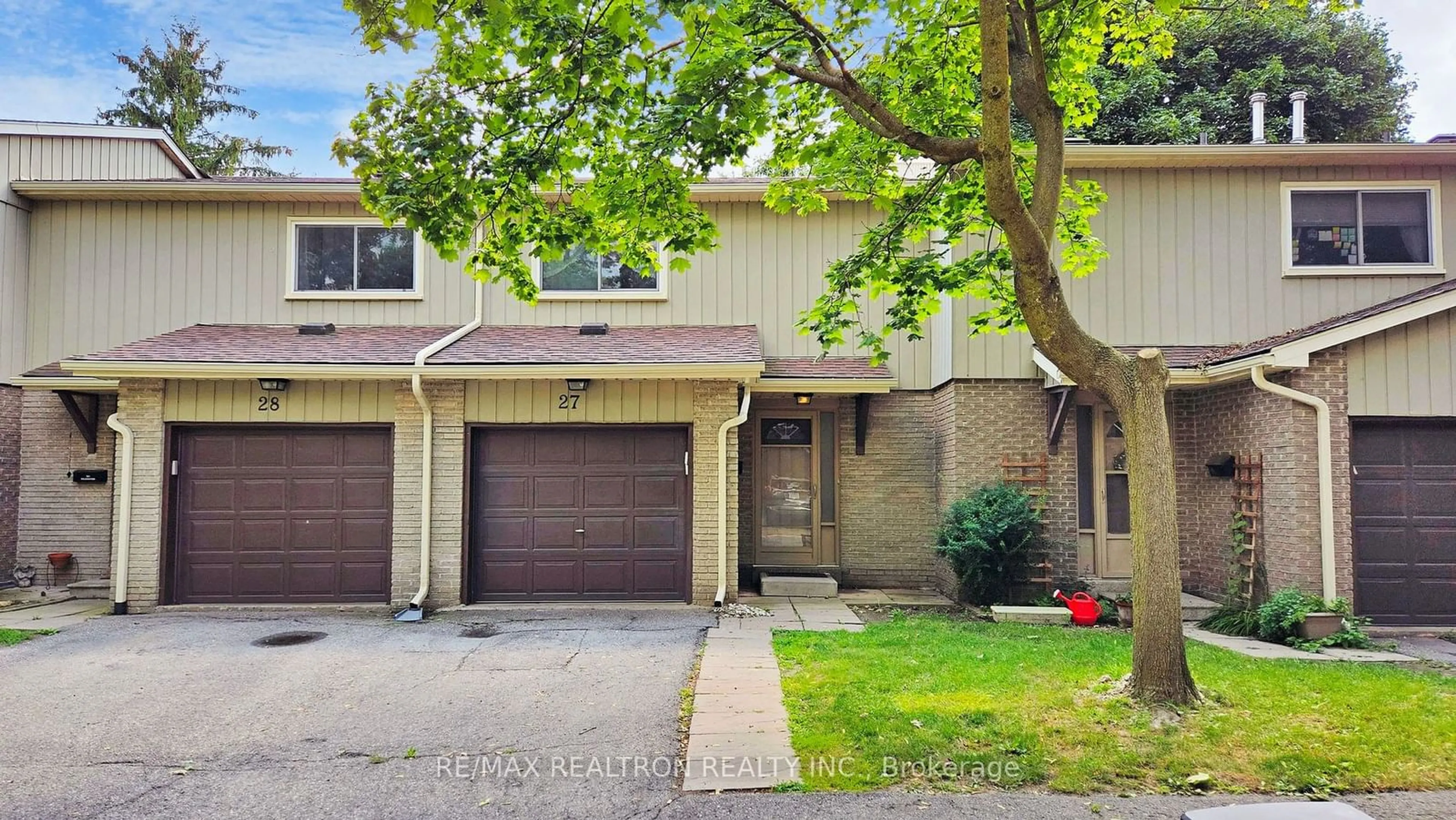 A pic from exterior of the house or condo for 51 Paulander Dr #27, Kitchener Ontario N2M 5E5