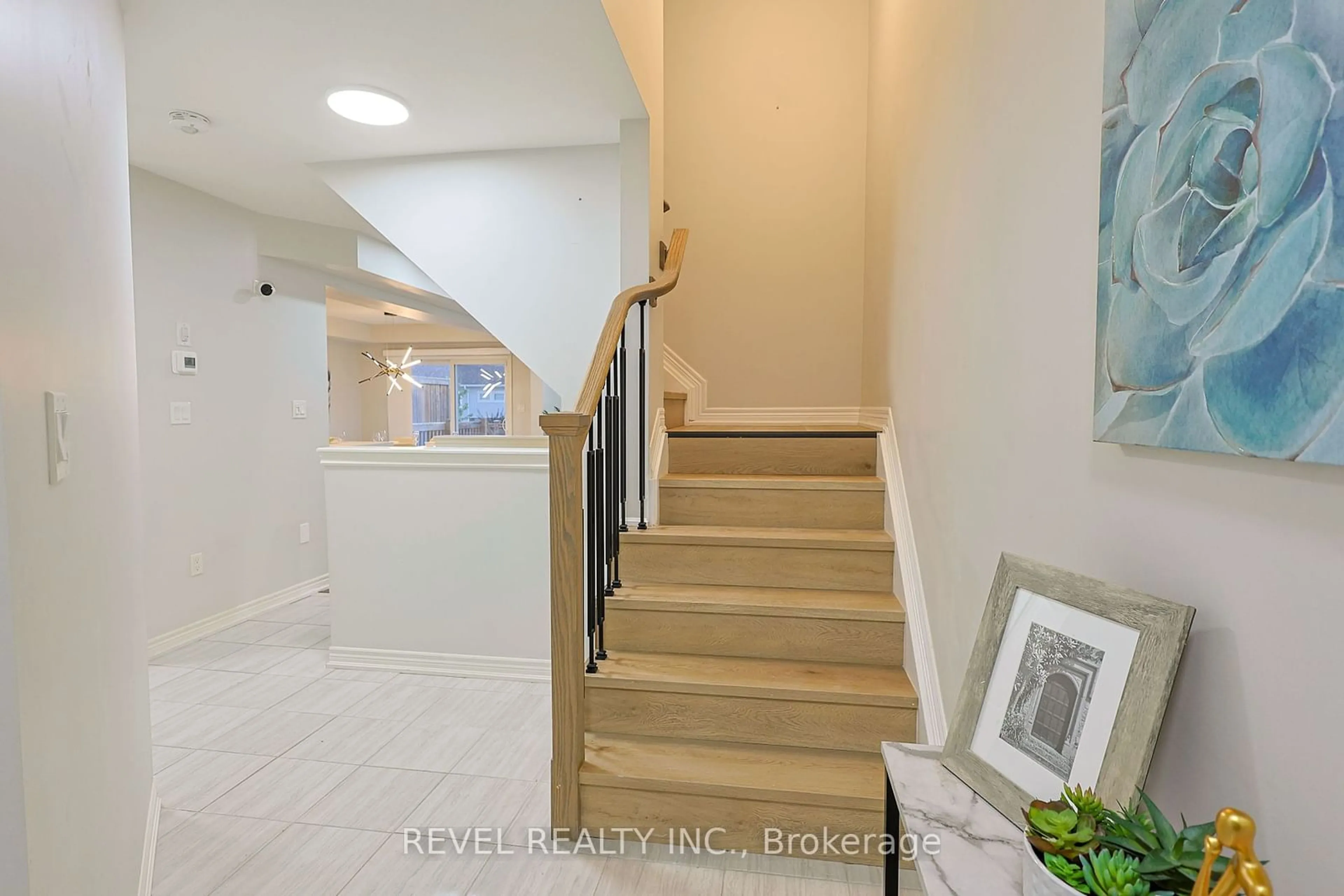 Indoor entryway for 340 Prospect Point Rd #51, Fort Erie Ontario L0S 1N0