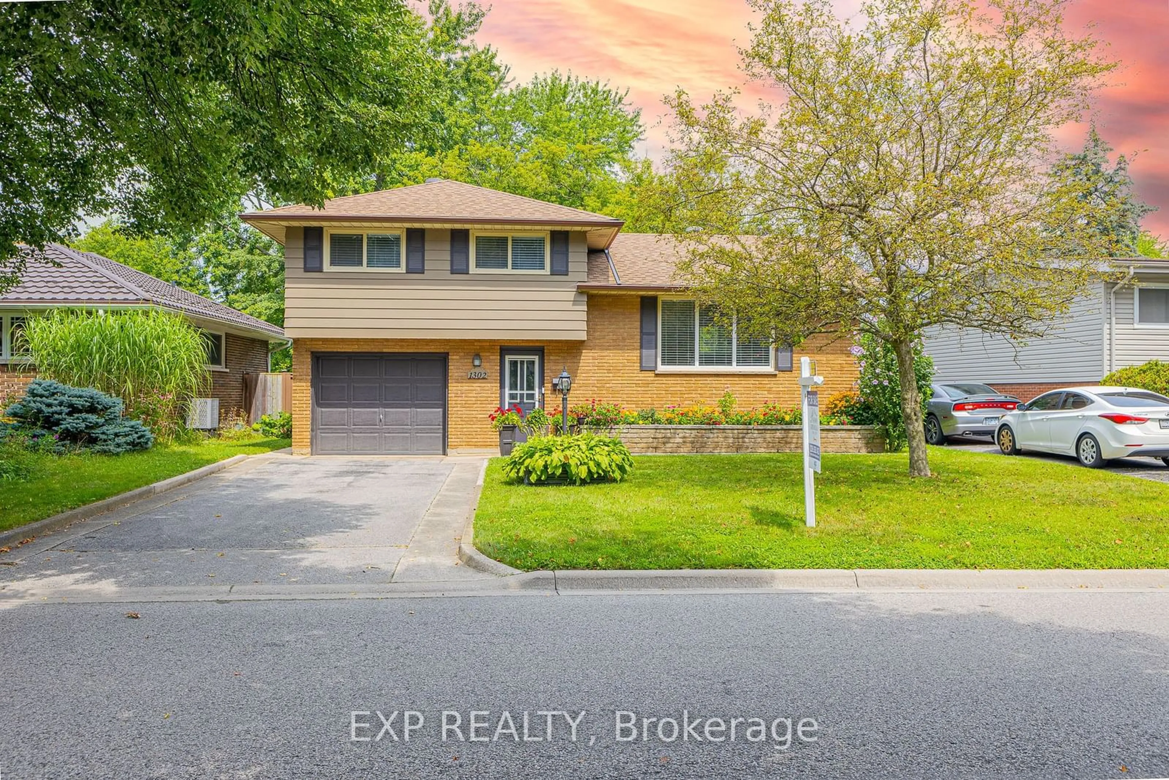 Frontside or backside of a home for 1302 Fuller St, London Ontario N5Y 4P9