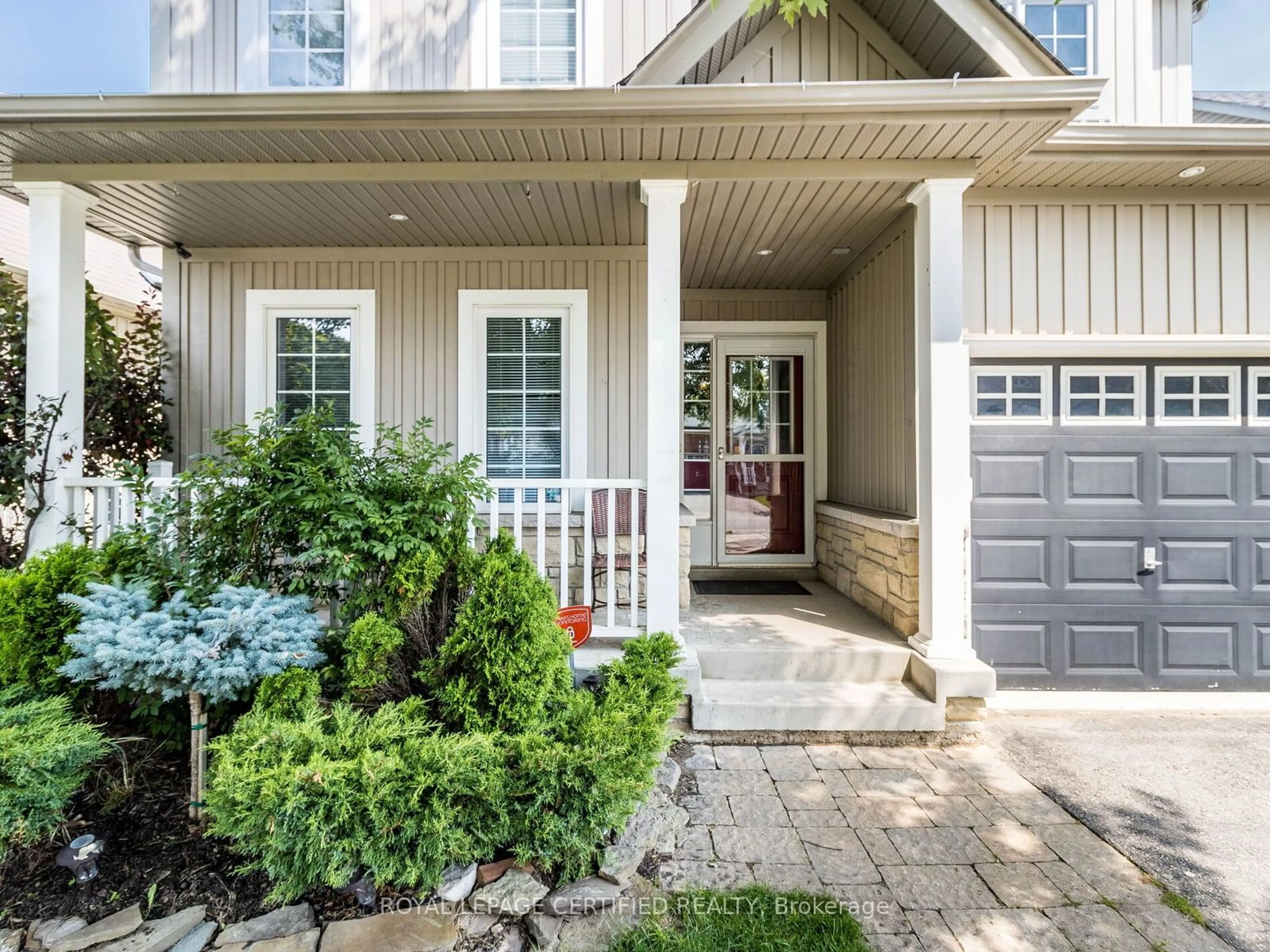 Indoor entryway, wood floors for 220 Berry St, Shelburne Ontario L9V 3E1