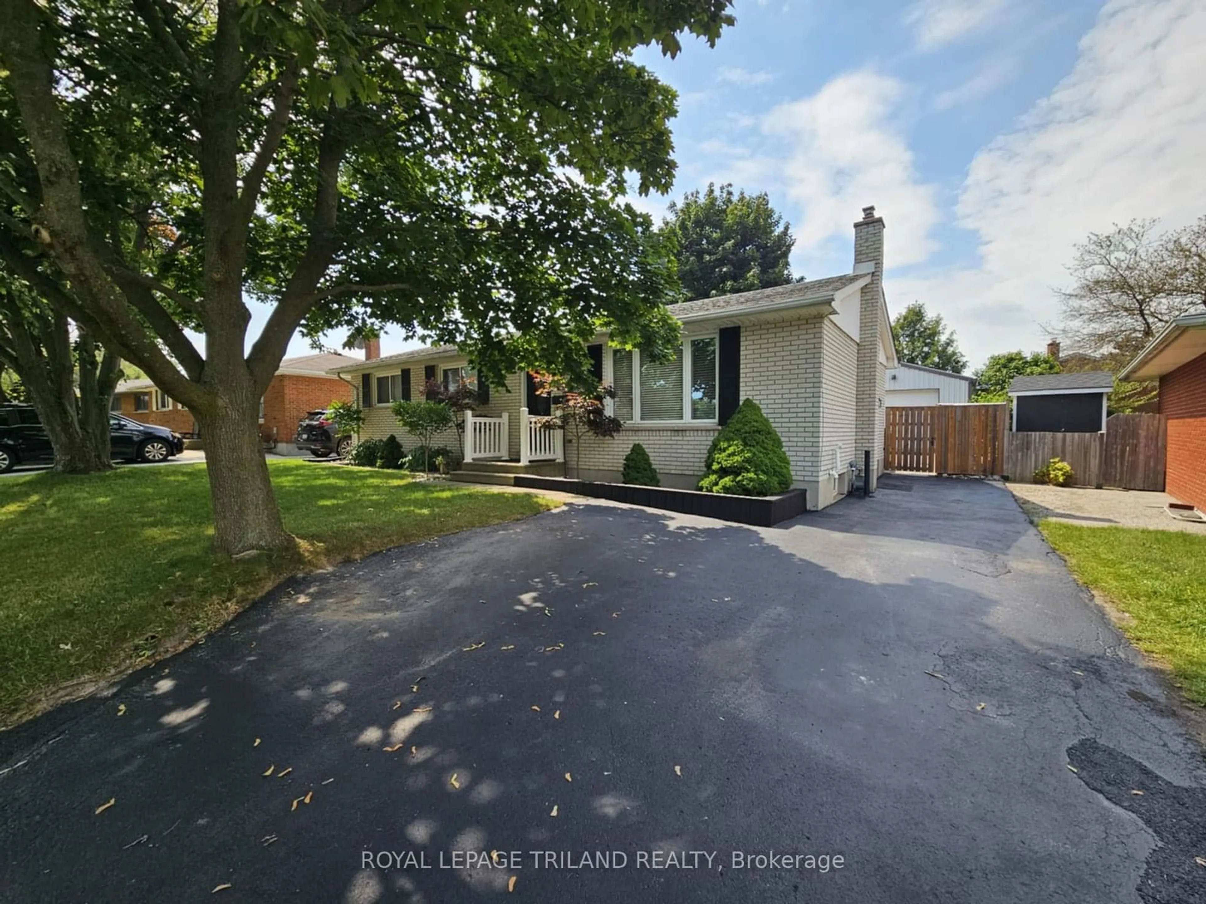 Frontside or backside of a home for 34 Confederation Dr, St. Thomas Ontario N5P 3Y6