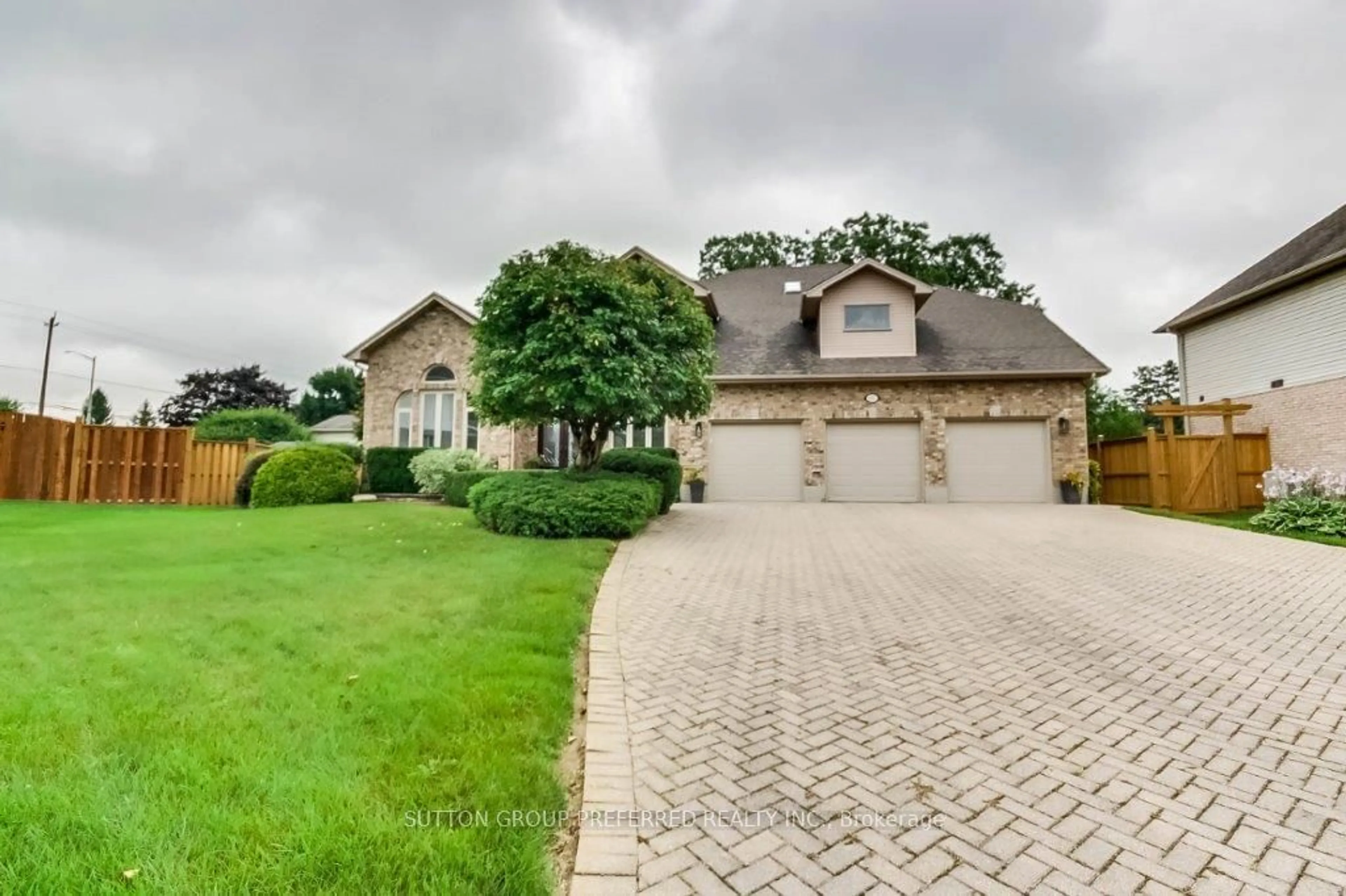 Frontside or backside of a home, the street view for 760 Whitehaven Cres, London Ontario N6G 4V6