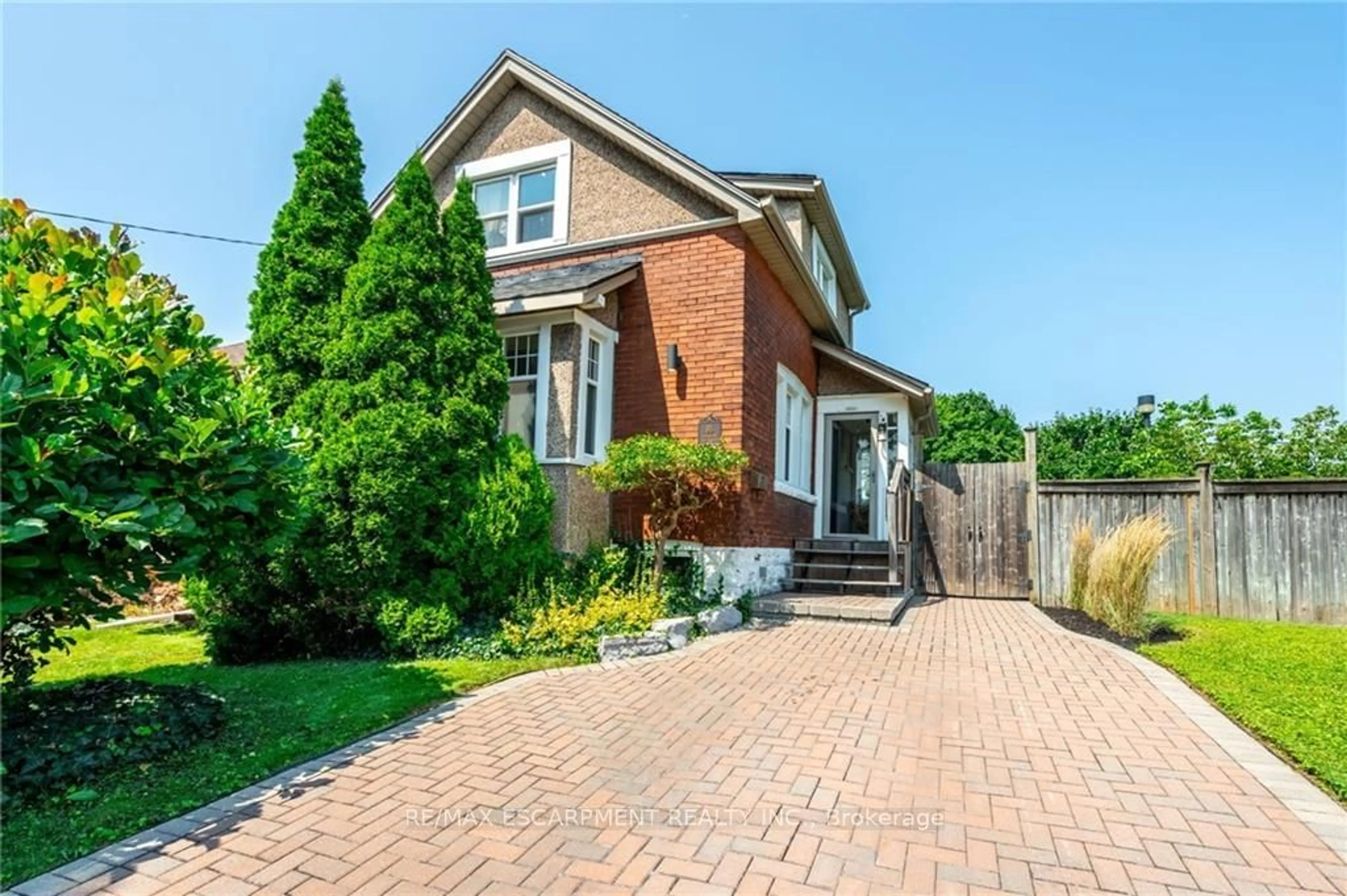 Home with brick exterior material for 85 Houghton Ave, Hamilton Ontario L8H 4L5