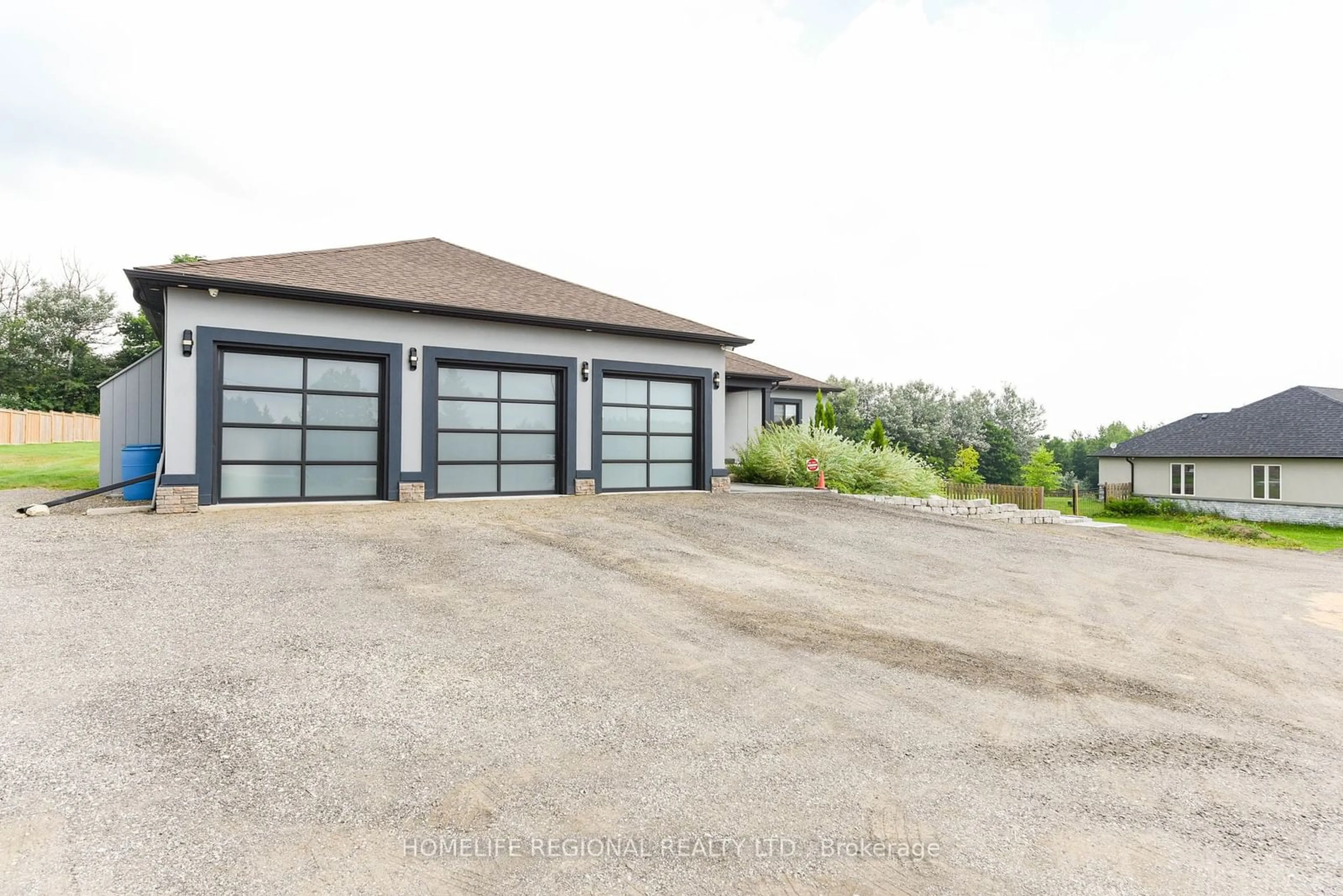 Indoor garage for 8922 Wellington 124 Rd, Erin Ontario N1H 6H7