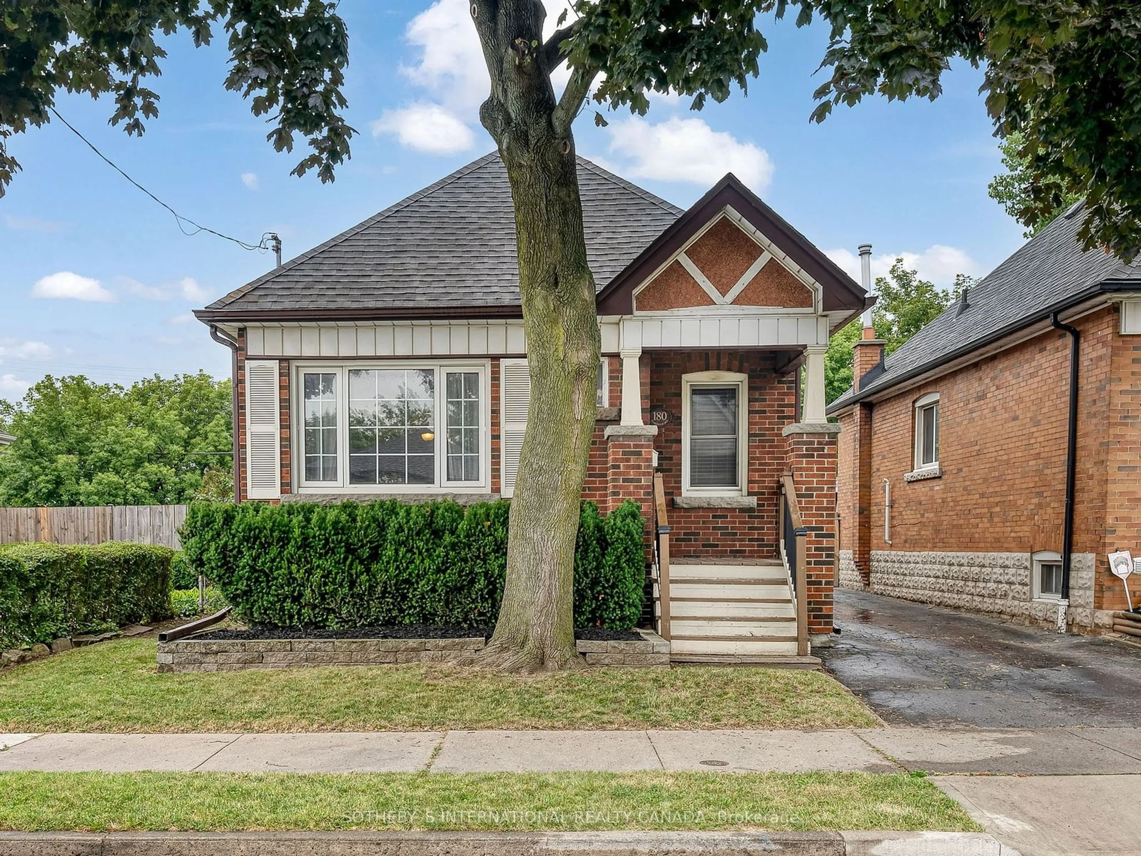 Home with brick exterior material for 180 Fairfield Ave, Hamilton Ontario L8H 5H4