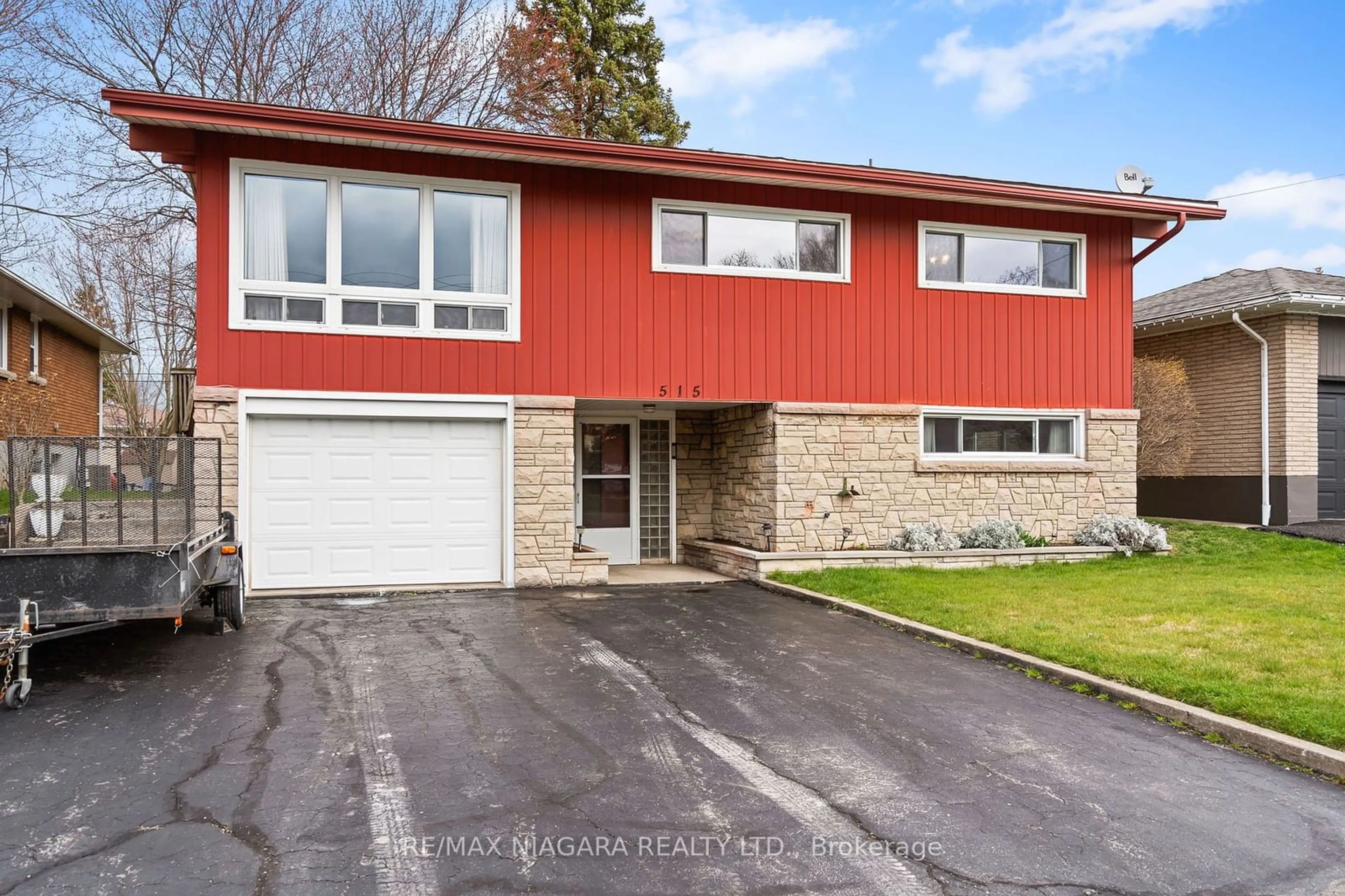 Frontside or backside of a home for 515 Sugarloaf St, Port Colborne Ontario L3K 2P9