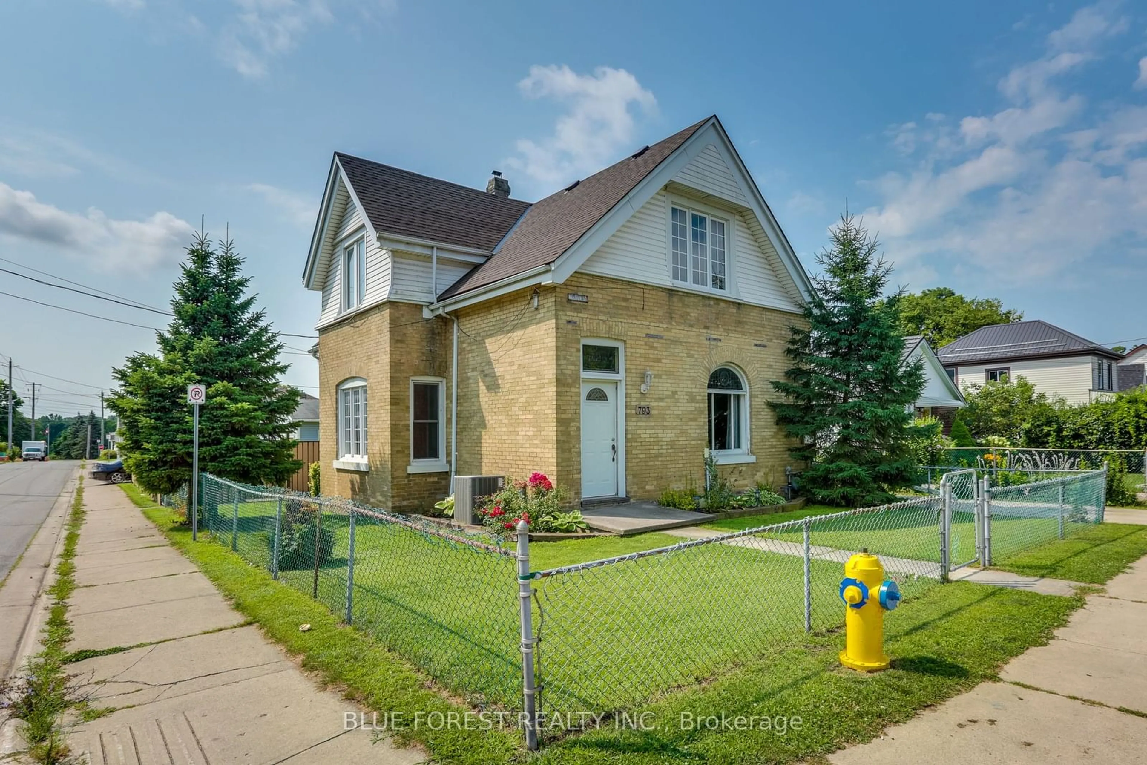 Frontside or backside of a home for 793 Nelson St, London Ontario N5Z 1K2