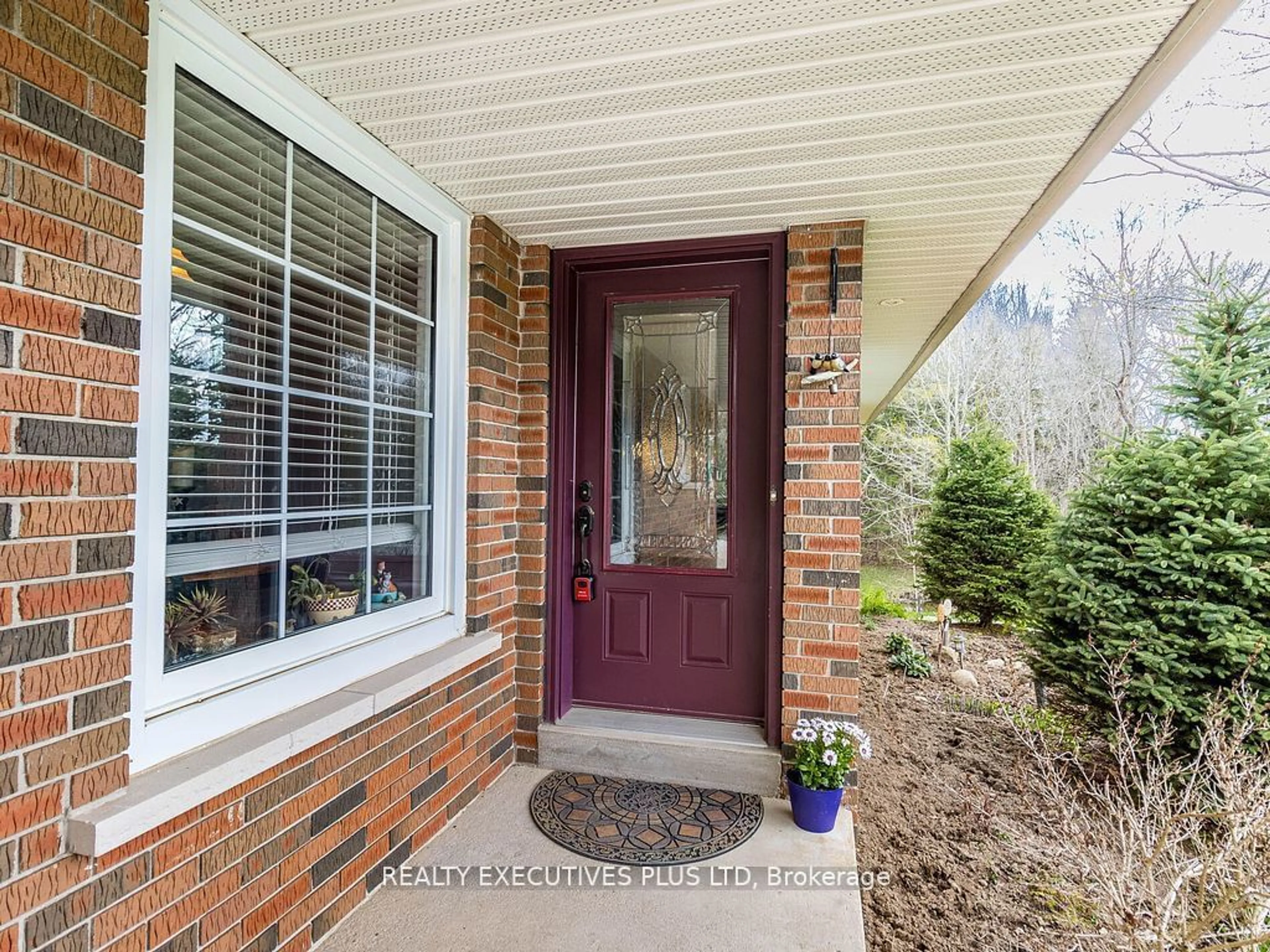 Indoor entryway, wood floors for 936125 Airport Rd, Mulmur Ontario L9V 0L3