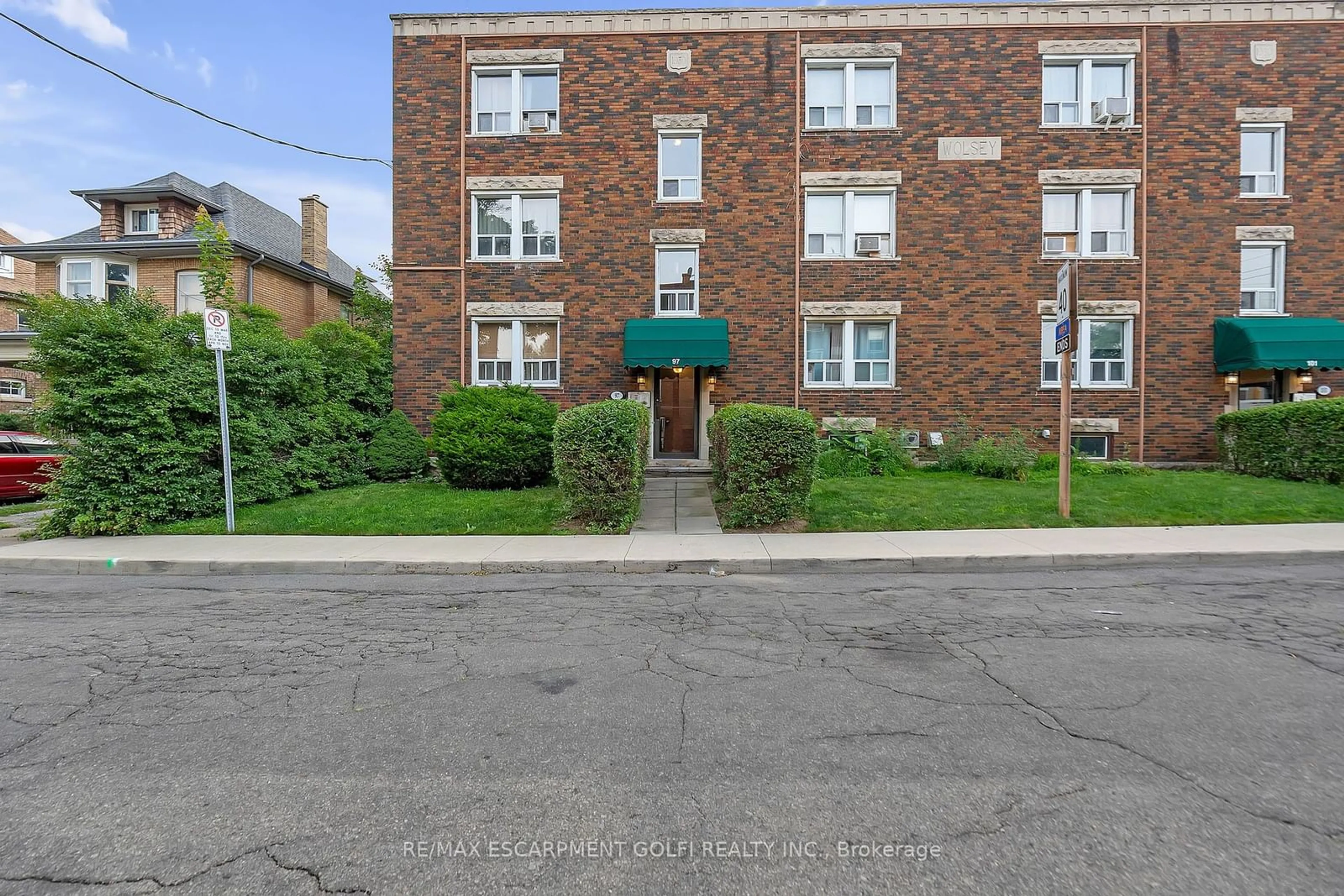 A pic from exterior of the house or condo for 97 Connaught Ave #9, Hamilton Ontario L8M 3C4