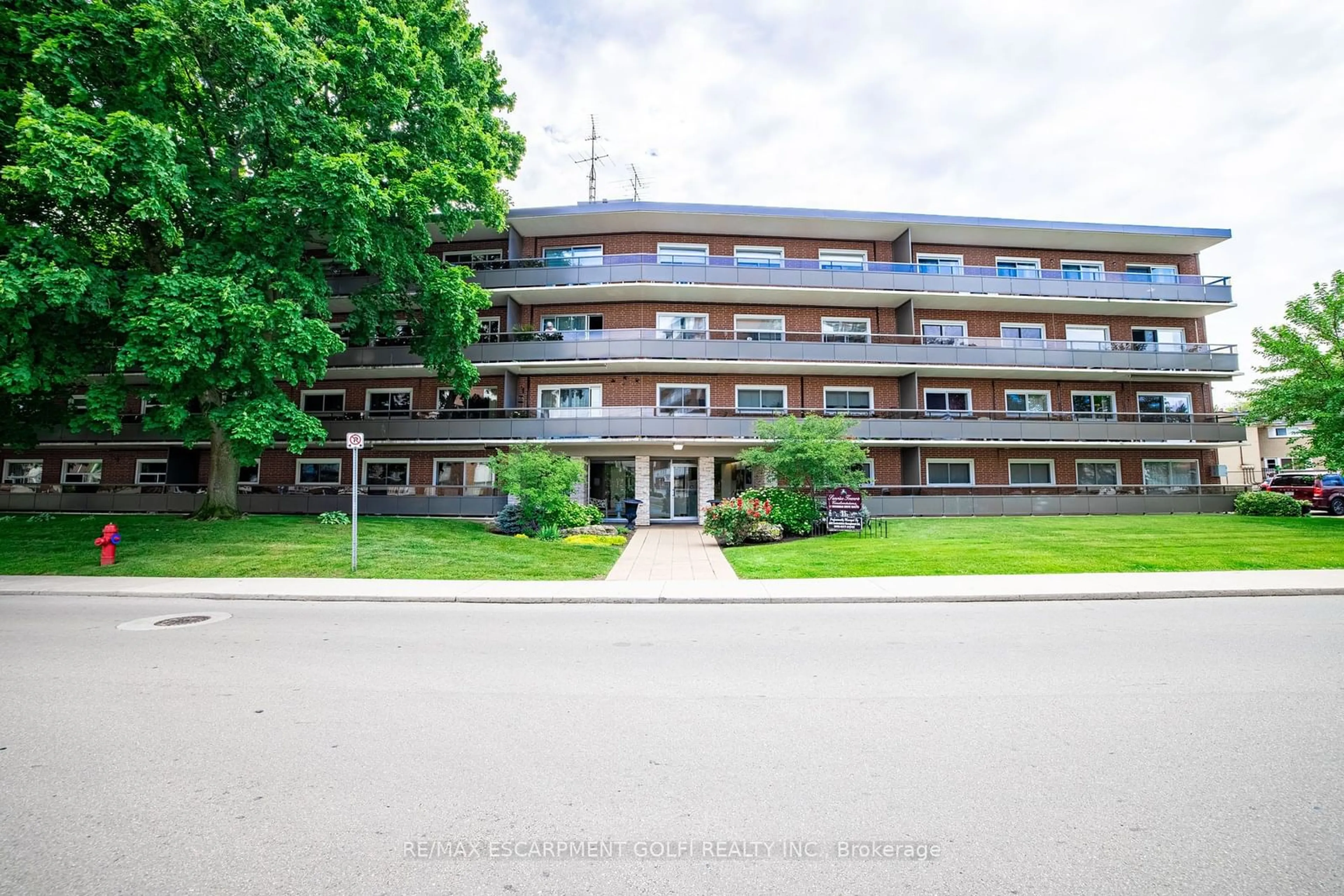 Outside view for 11 Woodman Dr #405, Hamilton Ontario L8K 4E3