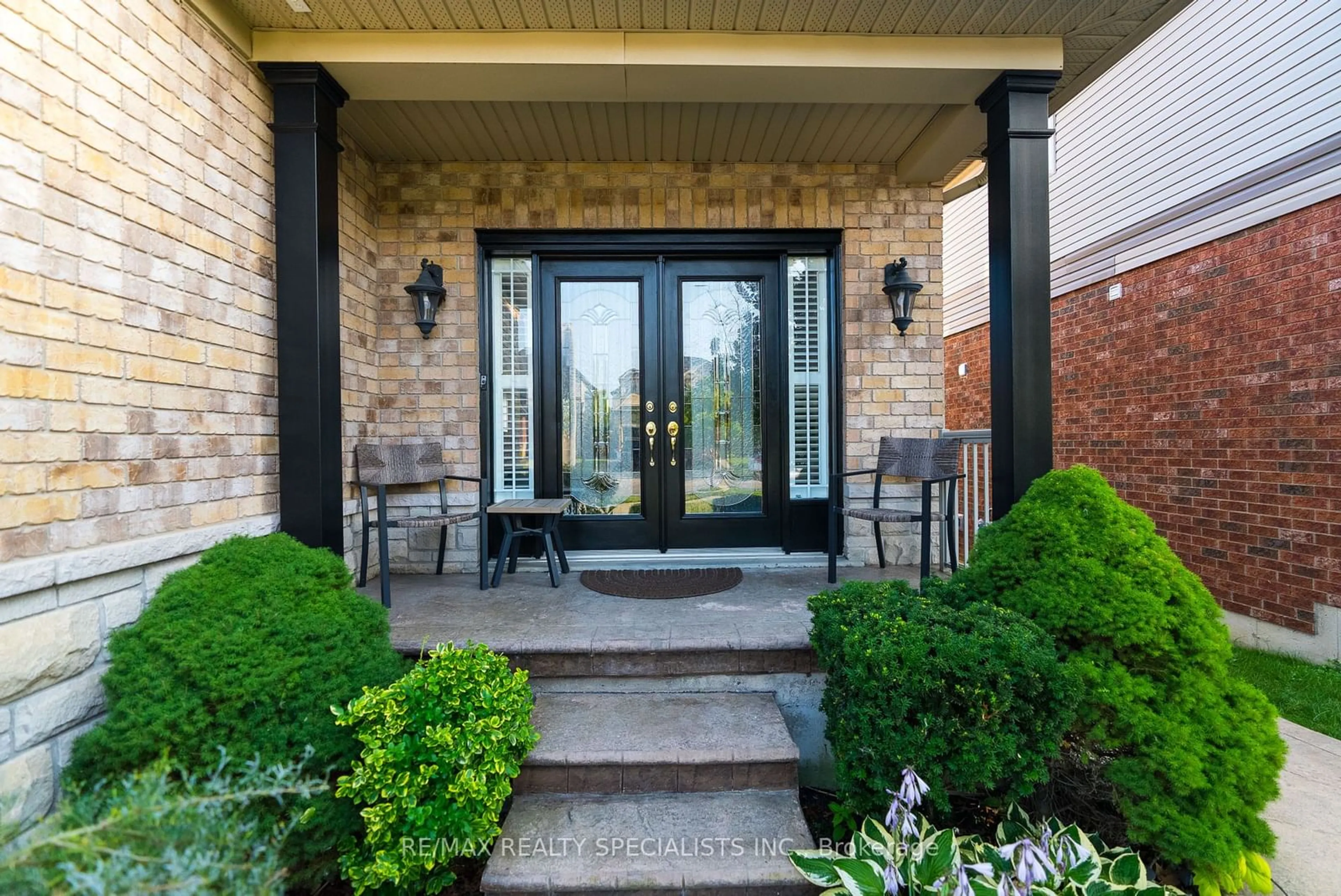 Indoor entryway for 115 Candlewood Dr, Hamilton Ontario L8J 0A3