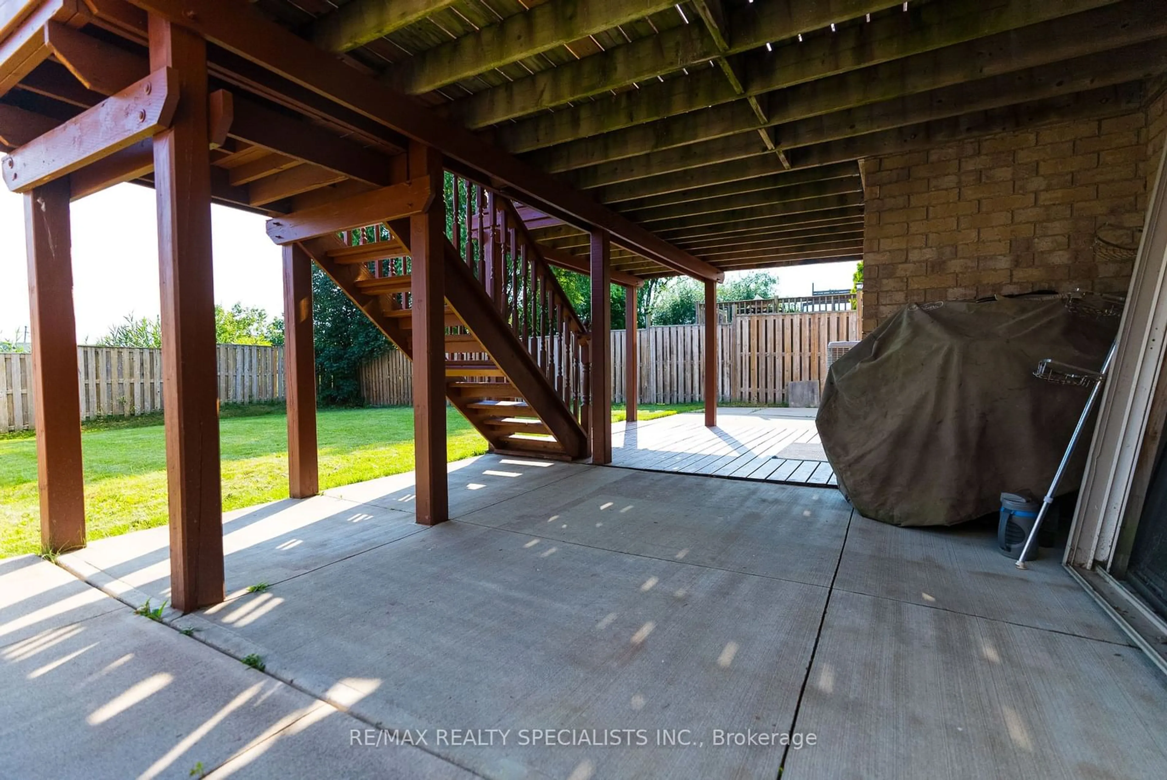 Patio for 115 Candlewood Dr, Hamilton Ontario L8J 0A3