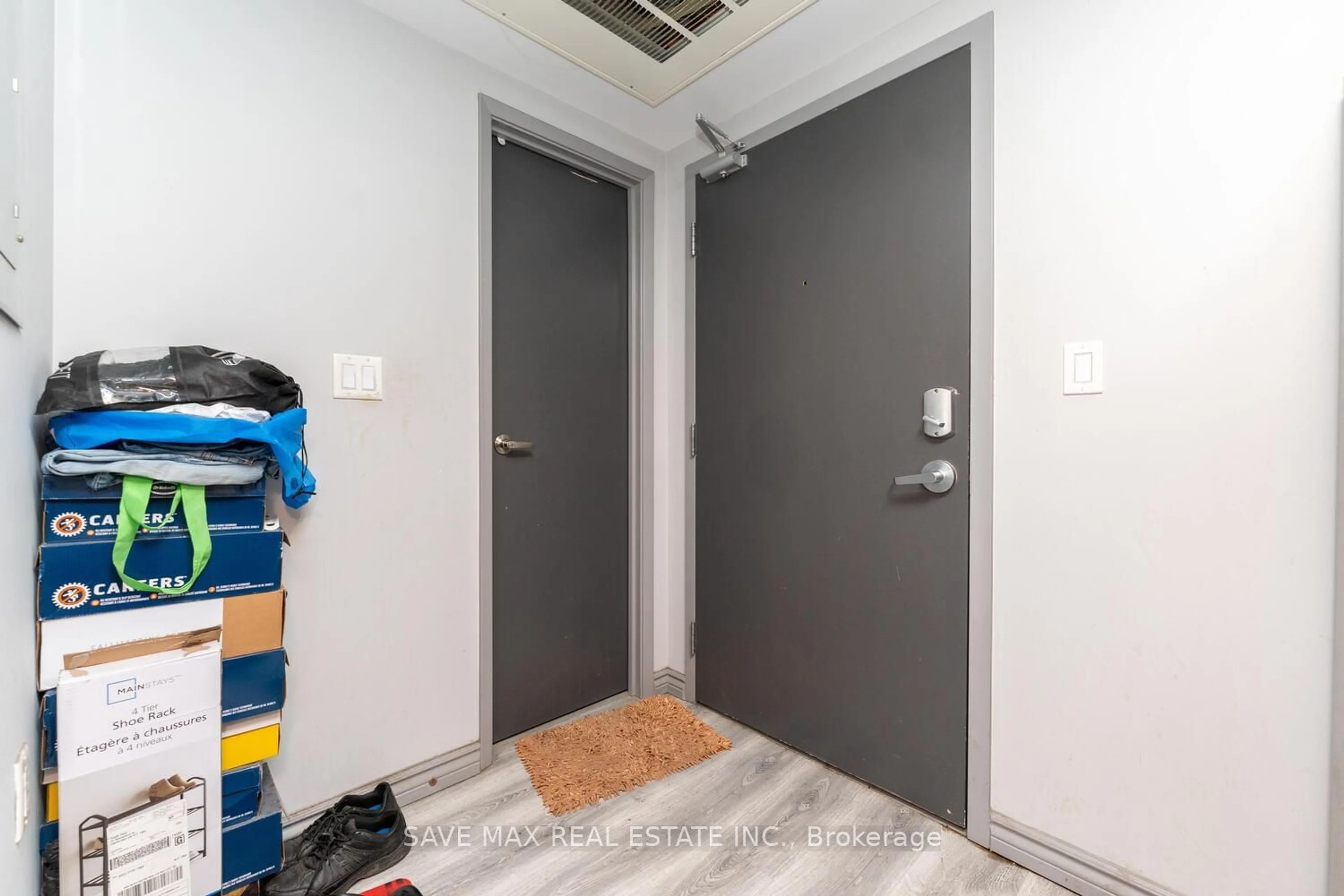 Indoor entryway for 275 Larch St #209F, Waterloo Ontario N2L 3R2