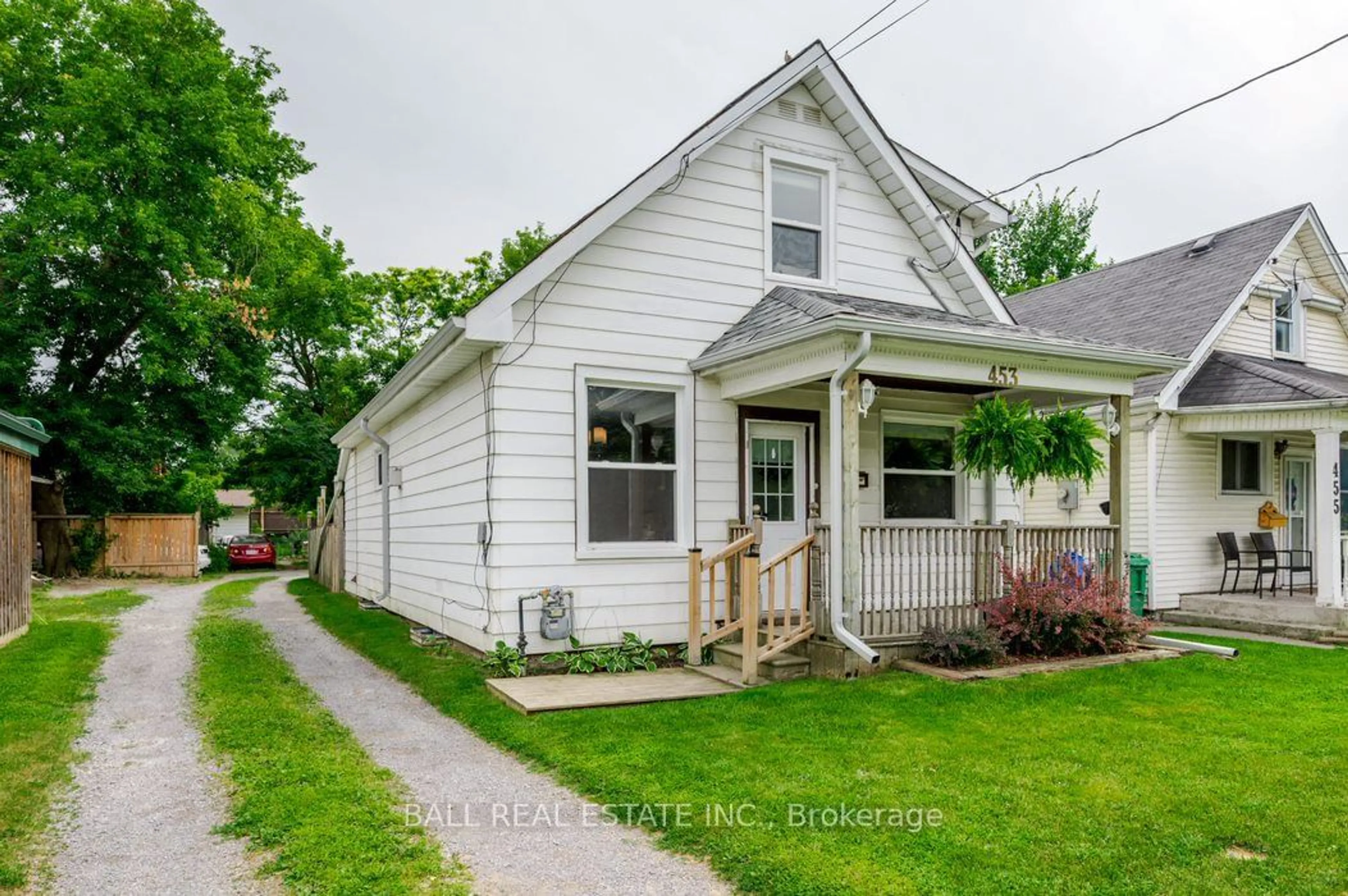 Frontside or backside of a home for 453 Chamberlain St, Peterborough Ontario K9J 4L3