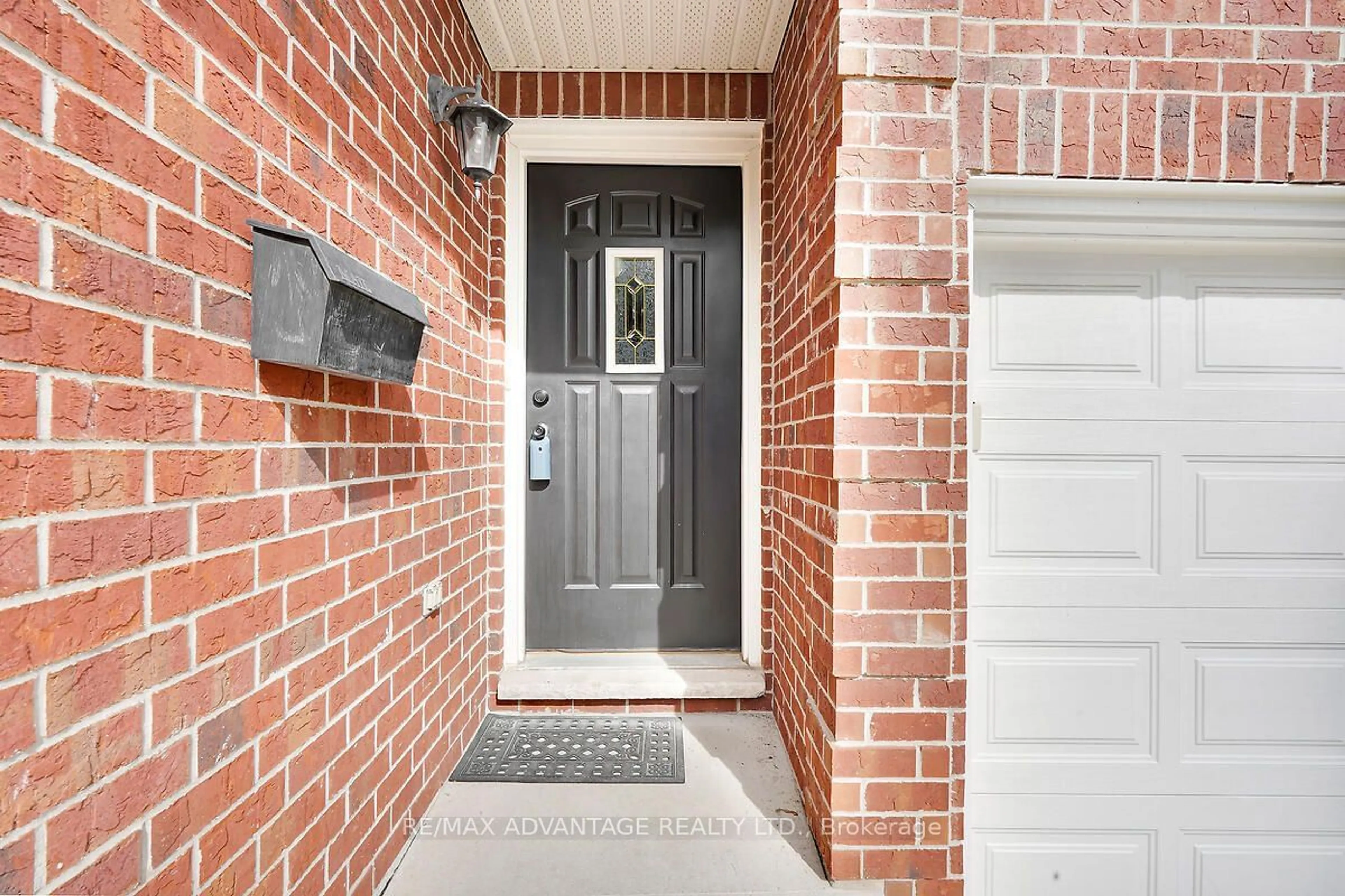 Indoor entryway for 1077 Hamilton Rd #49, London Ontario N5W 6G3