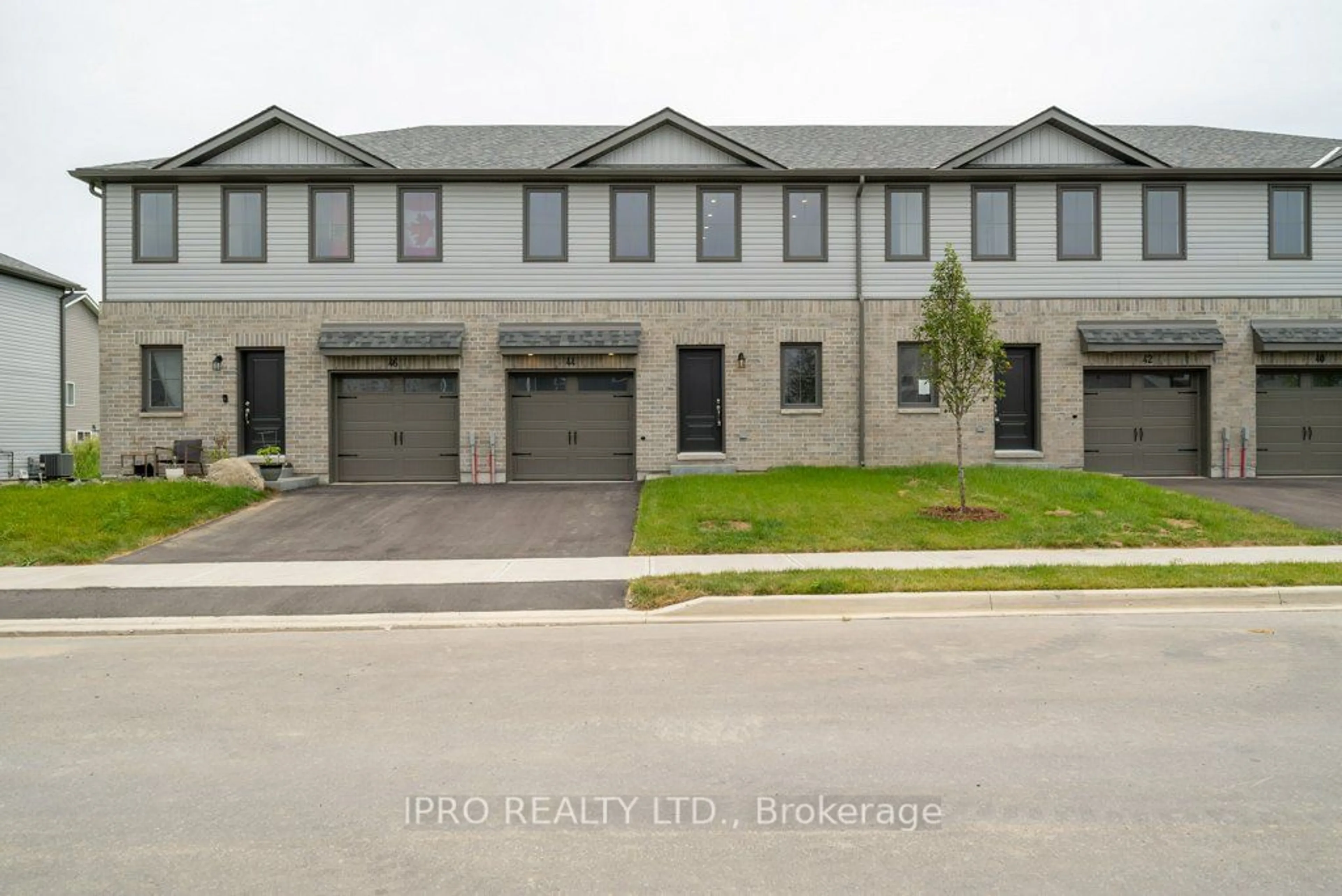 A pic from exterior of the house or condo for 44 Campbell Cres, Prince Edward County Ontario K0K 2T0