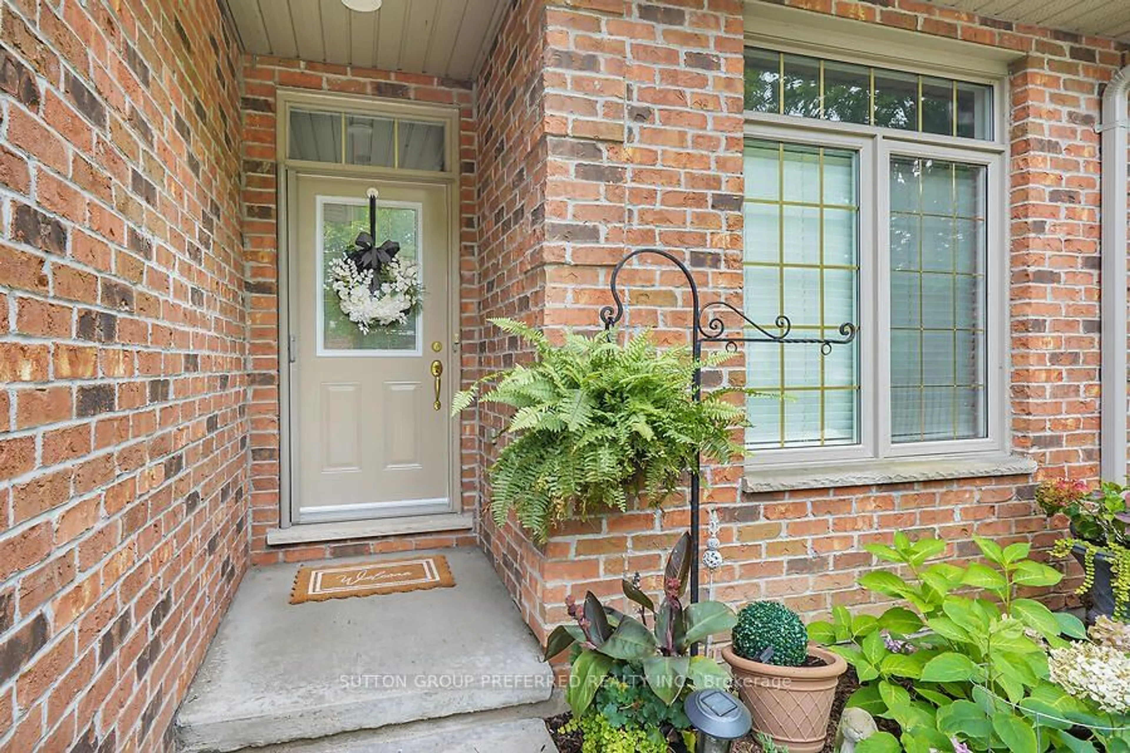 Indoor entryway for 398 Old Riverside Dr #6, London Ontario N6H 4T3