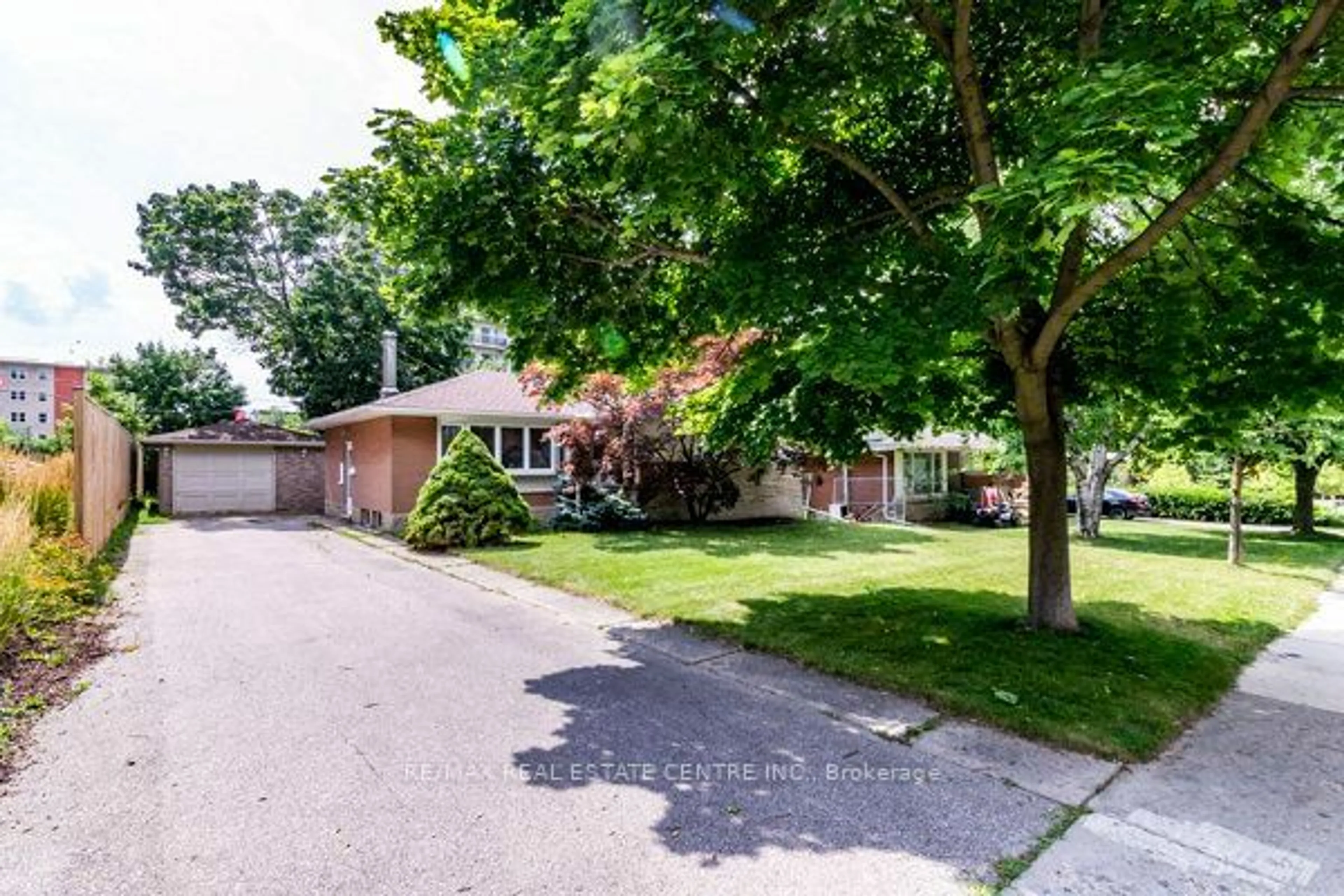 Street view for 273 Sunview St, Waterloo Ontario N2L 3V8