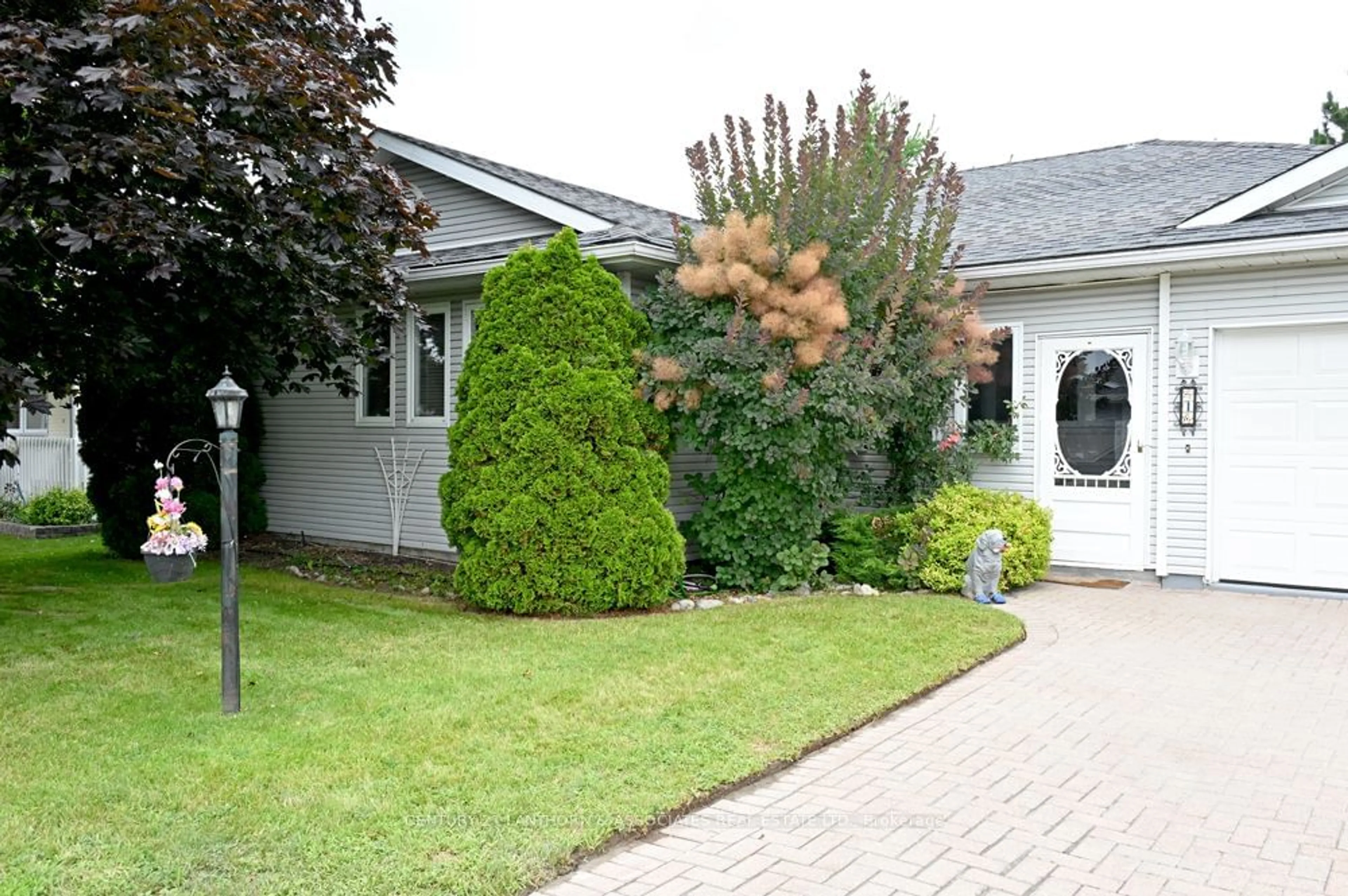 Outside view for 1 Reynolds Pl, Prince Edward County Ontario K0K 3L0