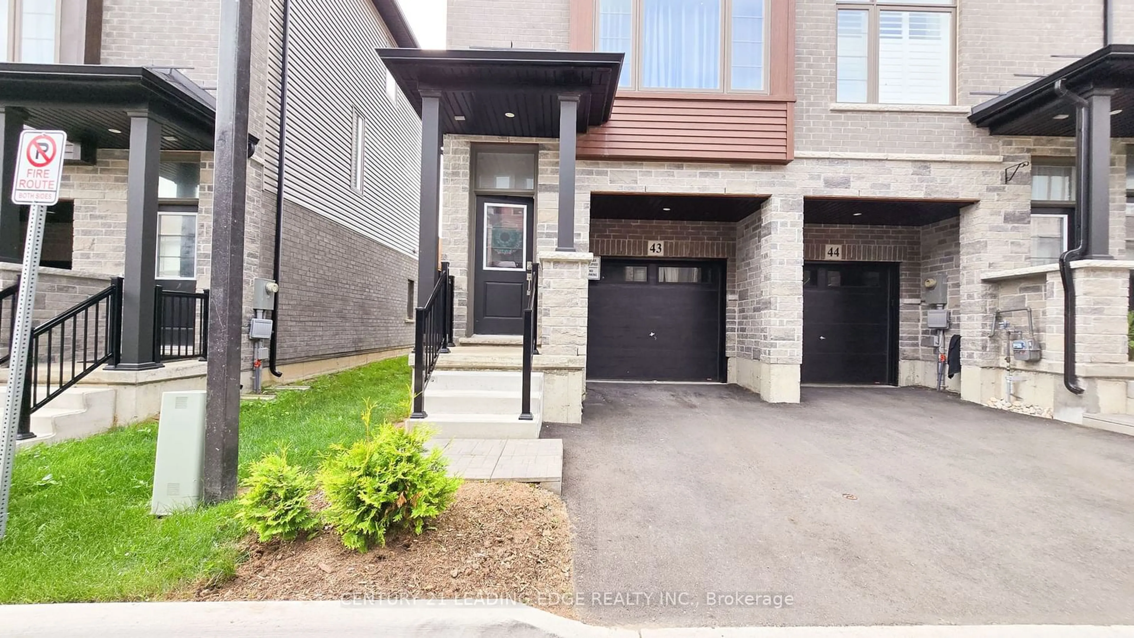 A pic from exterior of the house or condo for 5000 Connor Dr #43, Lincoln Ontario L3J 0T4