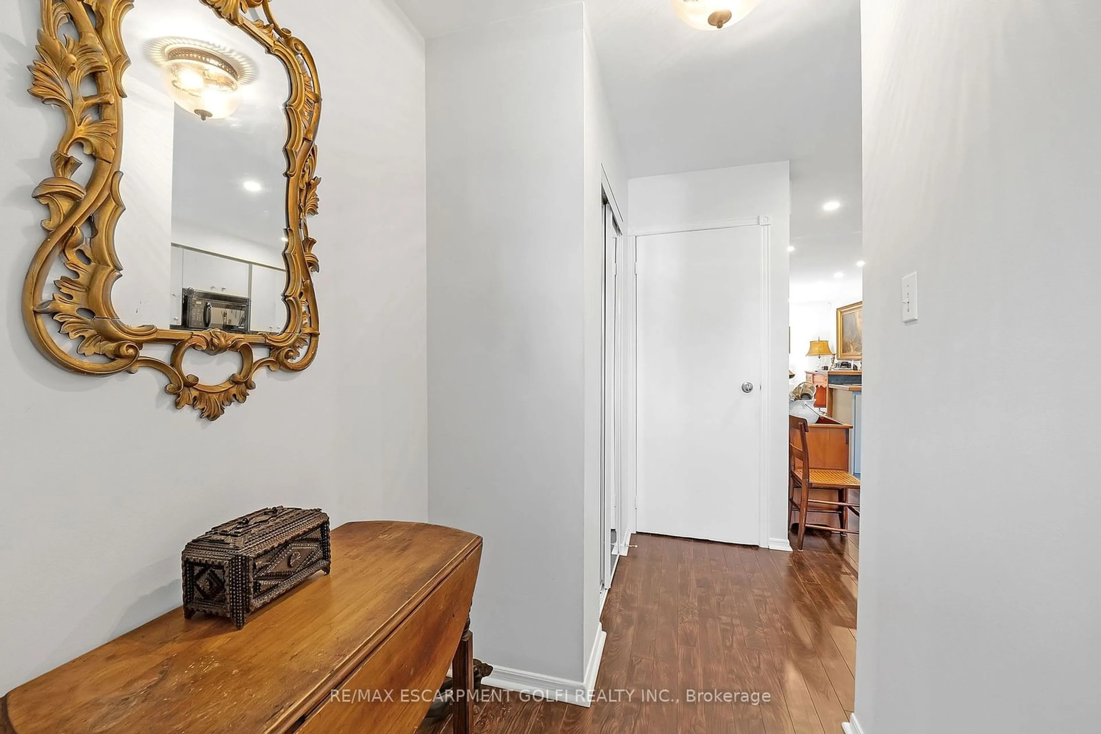 Indoor entryway, wood floors for 23 Macaulay St #3, Hamilton Ontario L8L 1E6