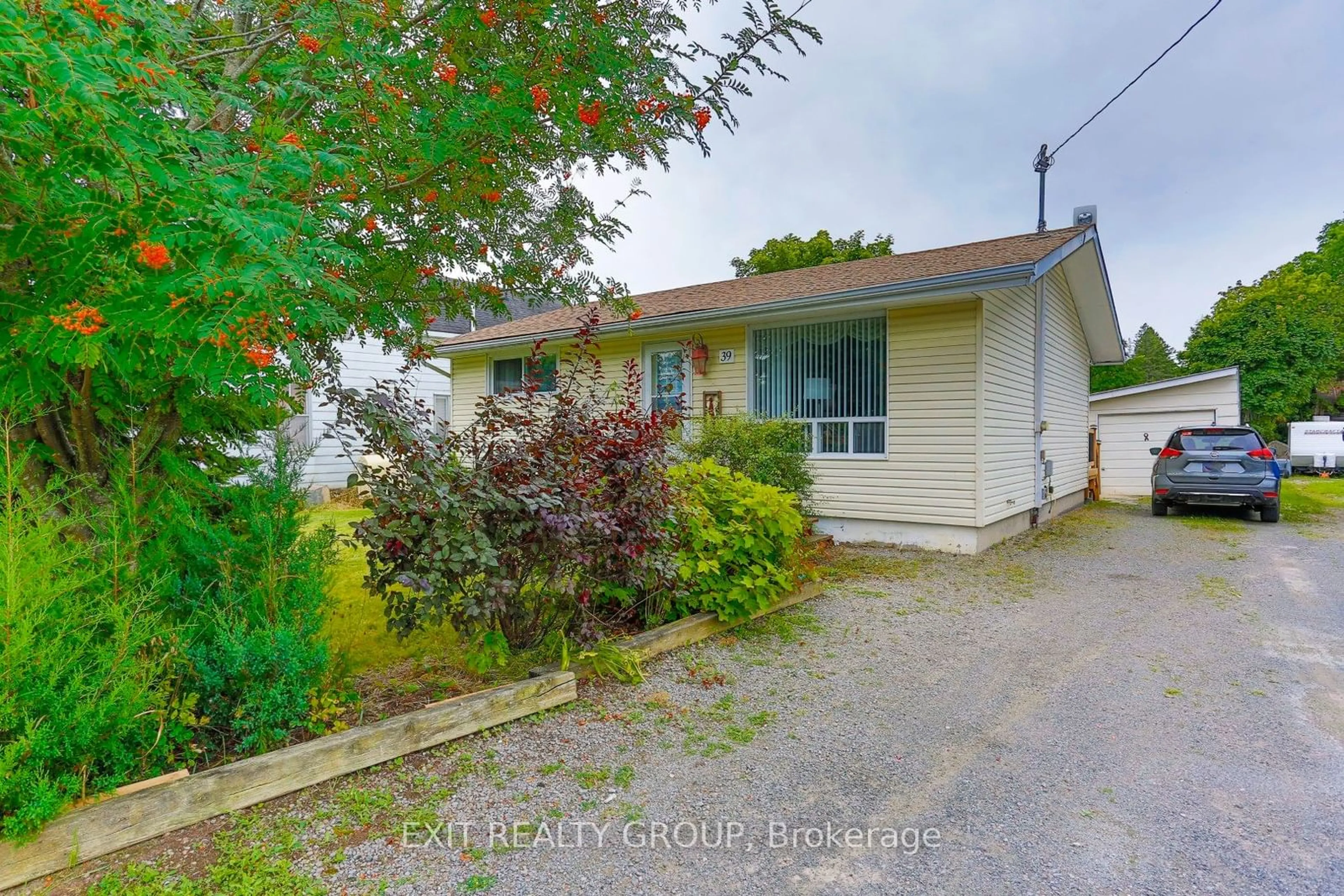 Frontside or backside of a home, the street view for 39 Clyde St, Trent Hills Ontario K0L 1Y0