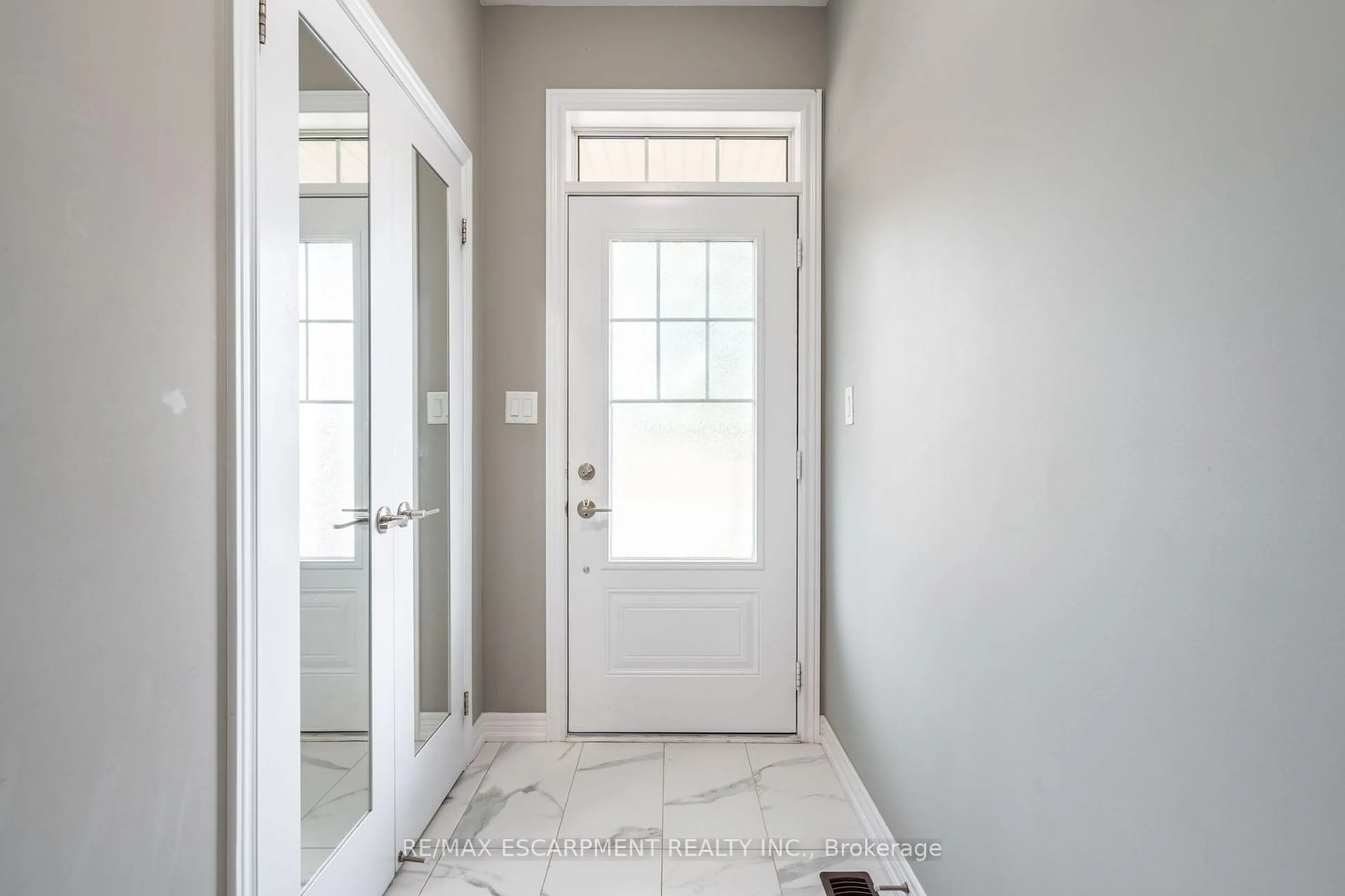 Indoor entryway for 1890 Rymal Rd #126, Hamilton Ontario L0R 1P0