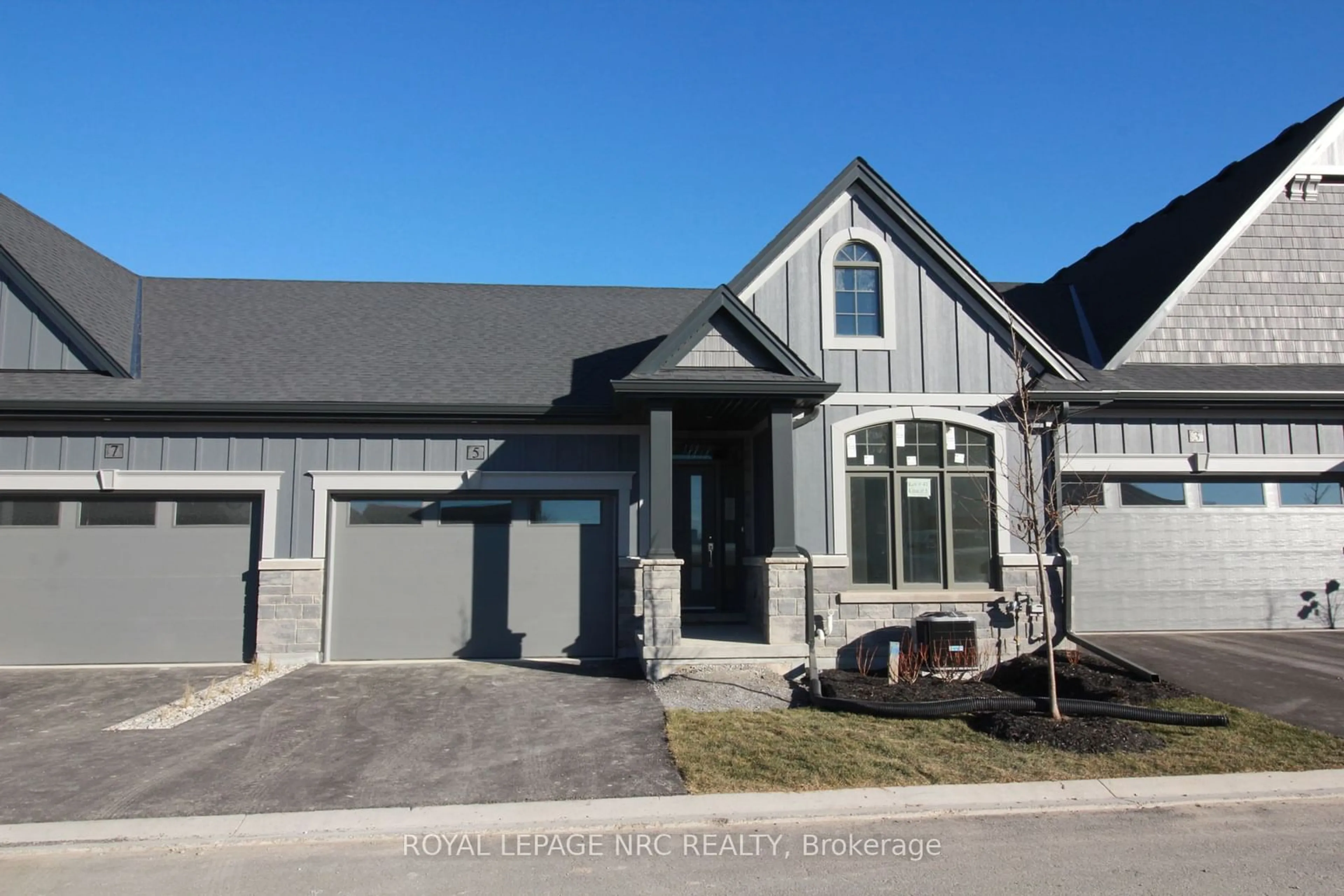 Frontside or backside of a home, cottage for 5 Sunhaven Lane, Niagara-on-the-Lake Ontario L0S 1T0