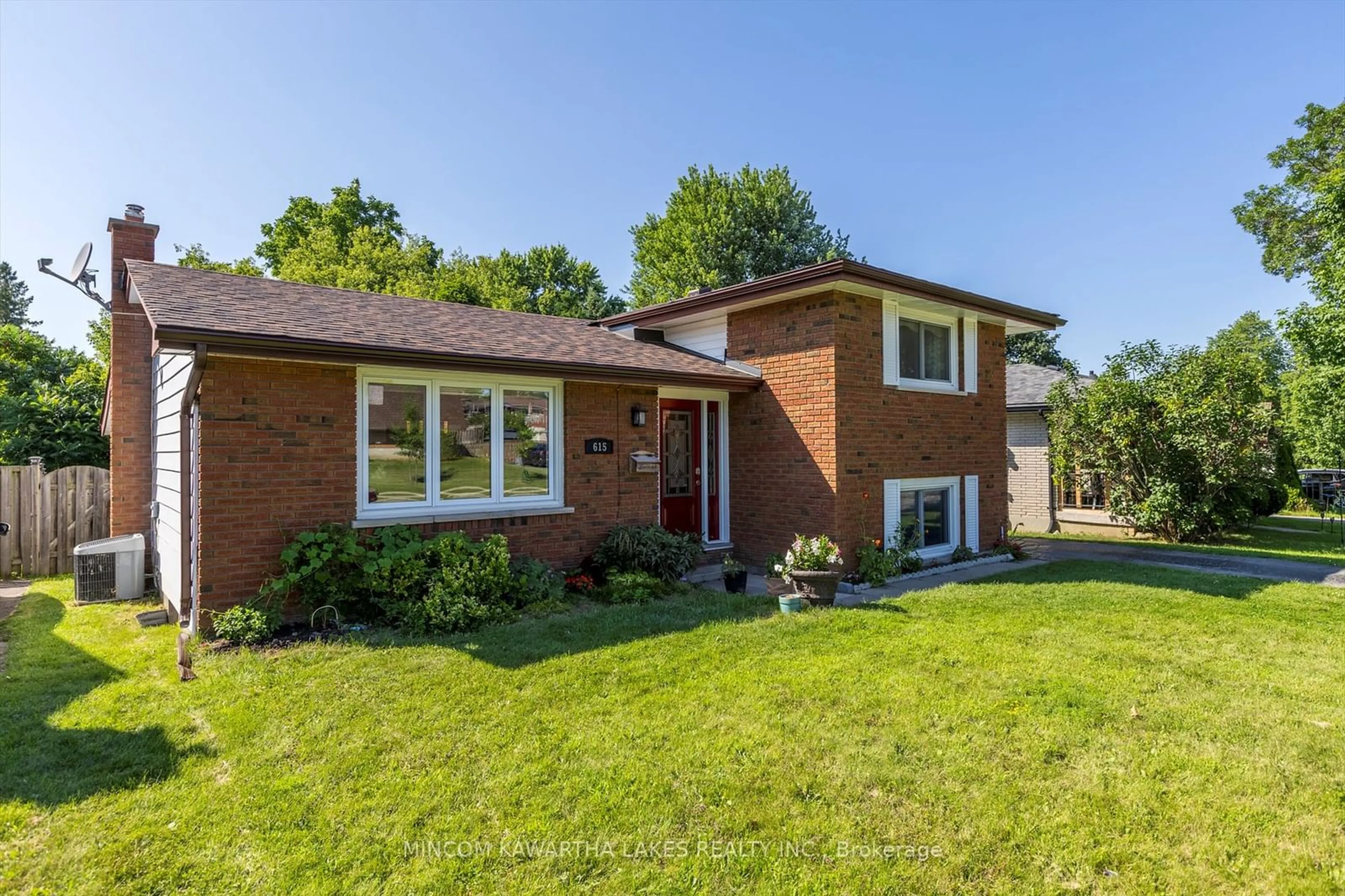 Frontside or backside of a home for 615 Humber Rd, Peterborough Ontario K9J 1H1