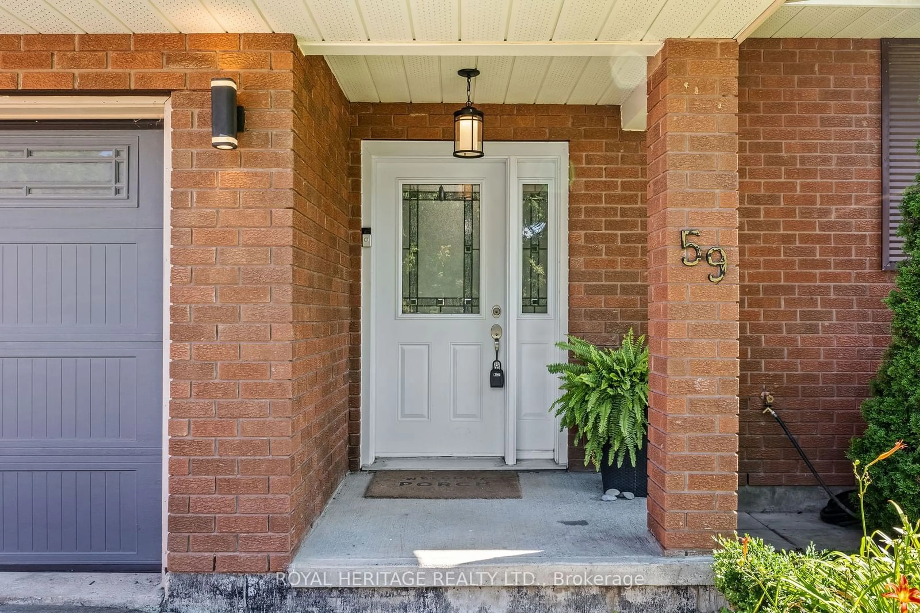 Indoor entryway for 59 Richardson St, Brighton Ontario K0K 1H0