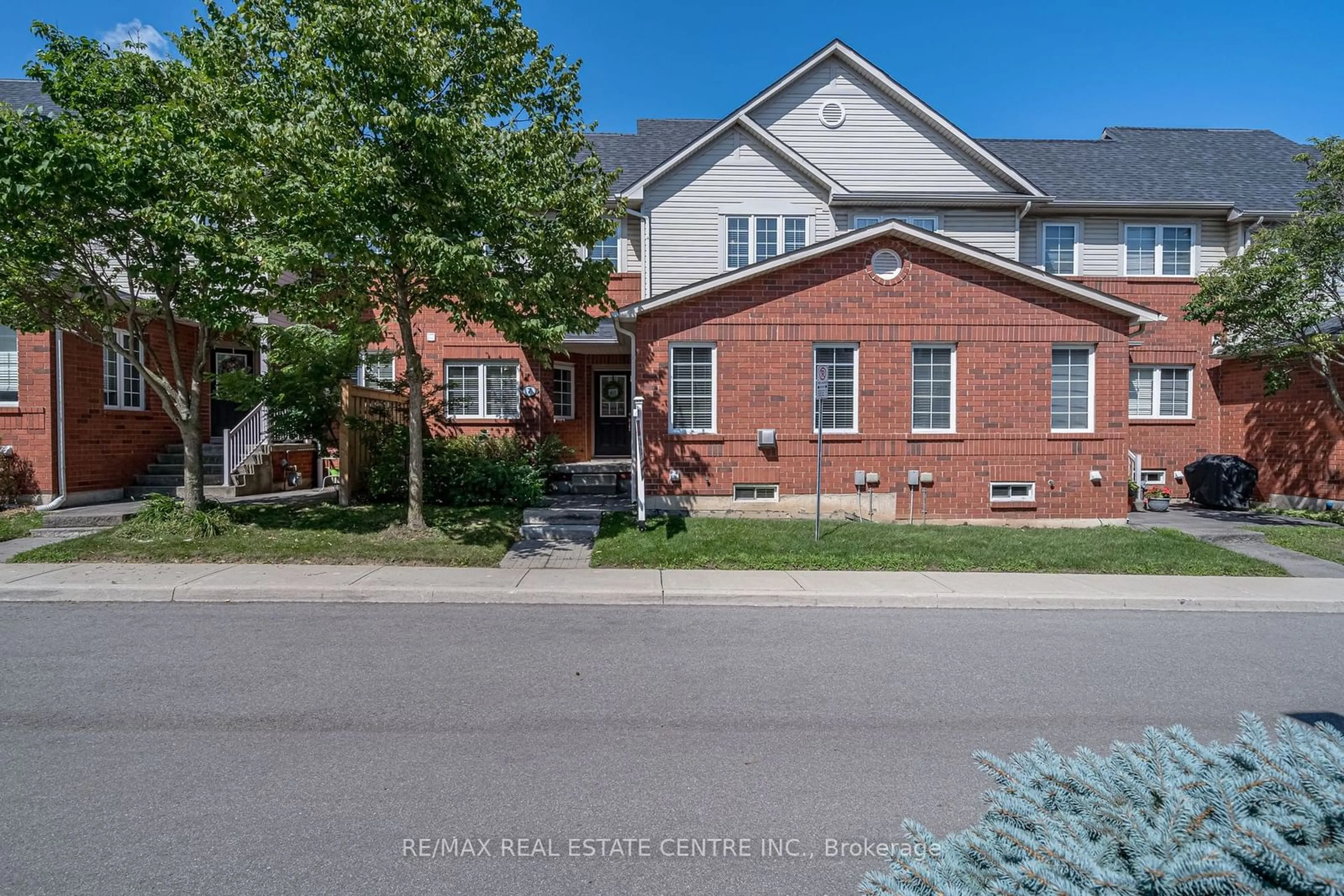 A pic from exterior of the house or condo, the street view for 100 Beddoe Dr #7, Hamilton Ontario L8P 4Z2