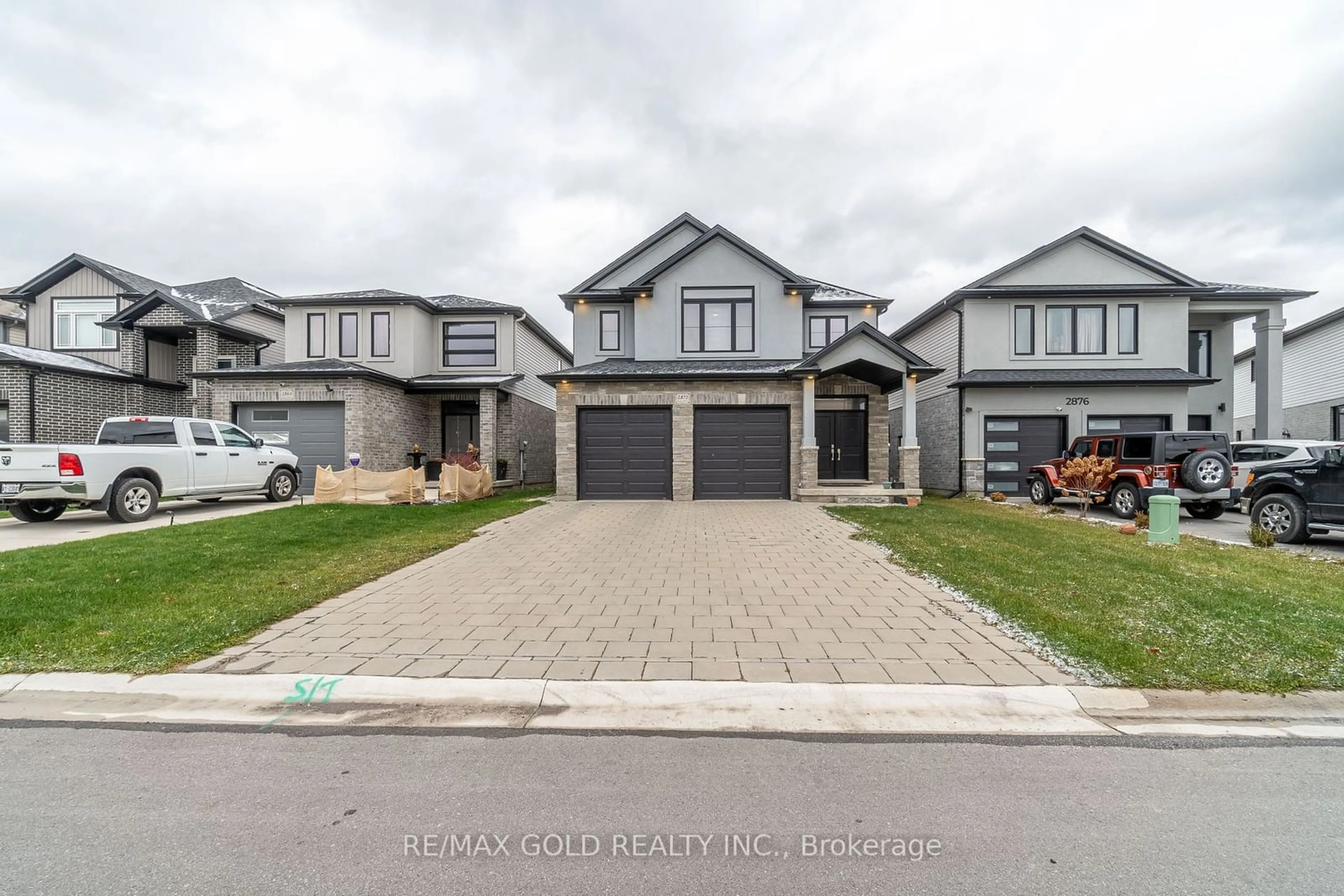 Frontside or backside of a home for 2872 Doyle Dr, London Ontario N6M 0G7