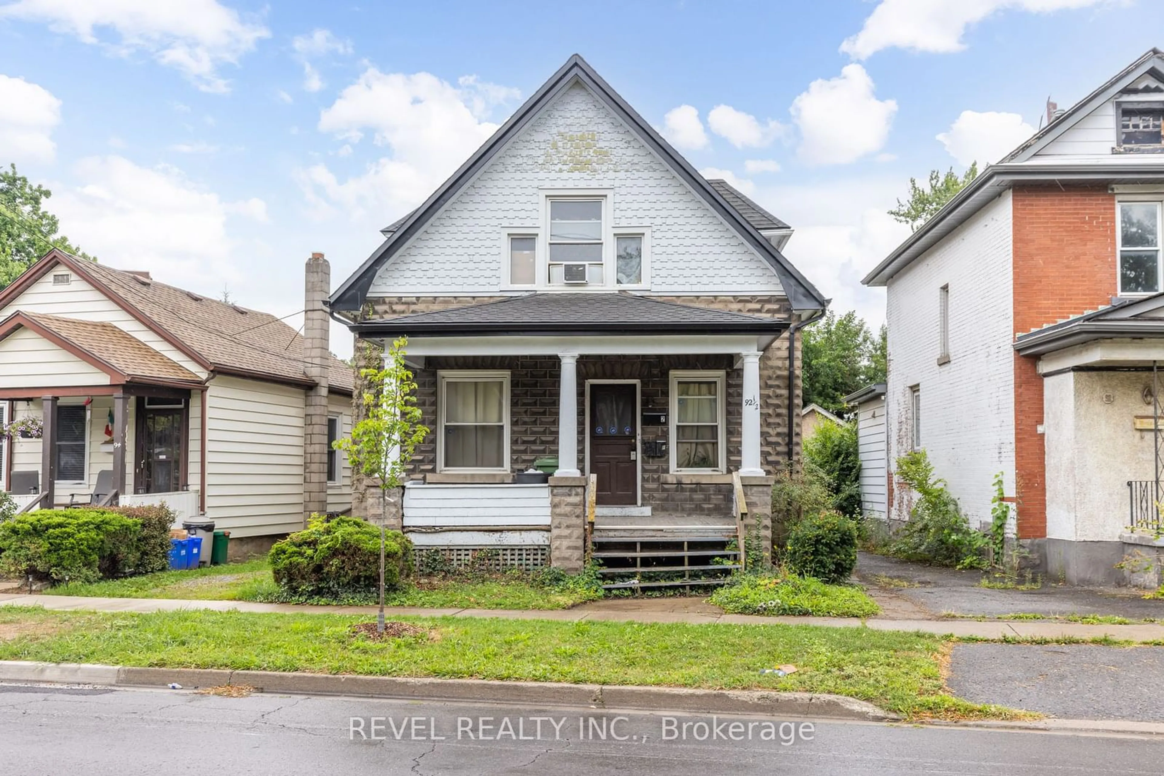 Frontside or backside of a home for 92 1/2 WELLAND Ave, St. Catharines Ontario L2R 2N1