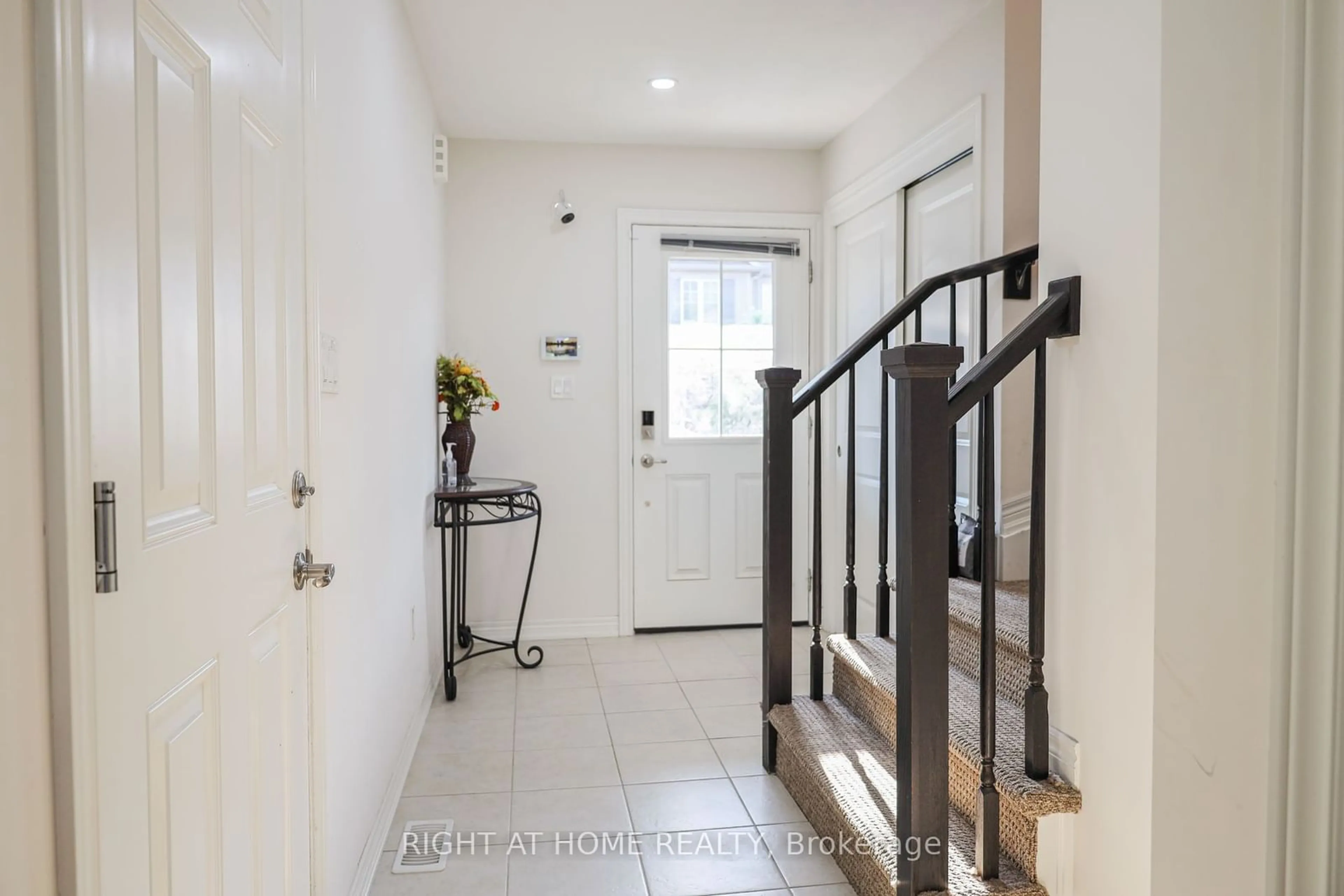 Indoor entryway for 340 Prospect Point Rd #14, Fort Erie Ontario L0S 1N0