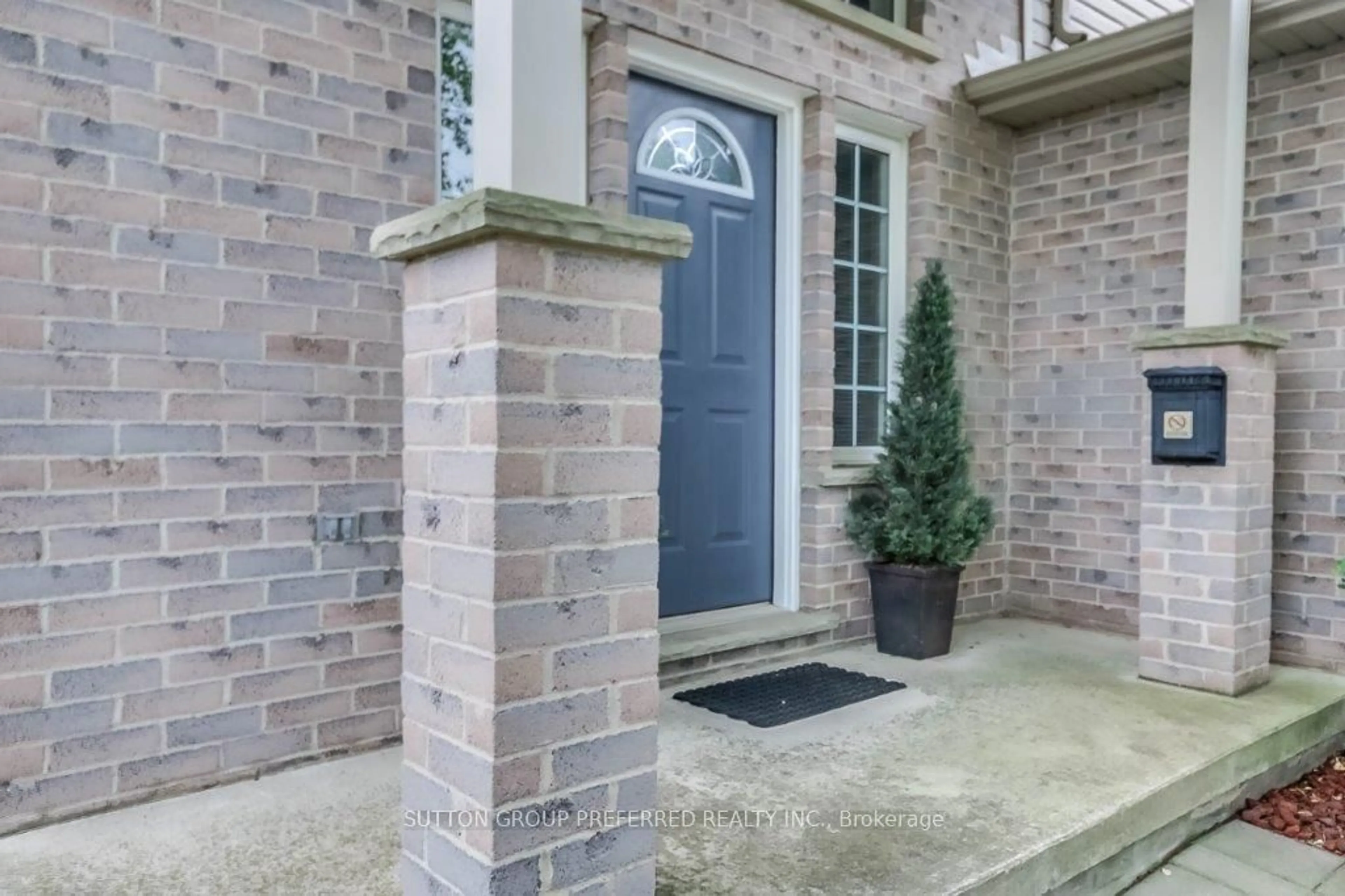 Indoor entryway for 77 Simms Crt, London Ontario N5Z 5E7