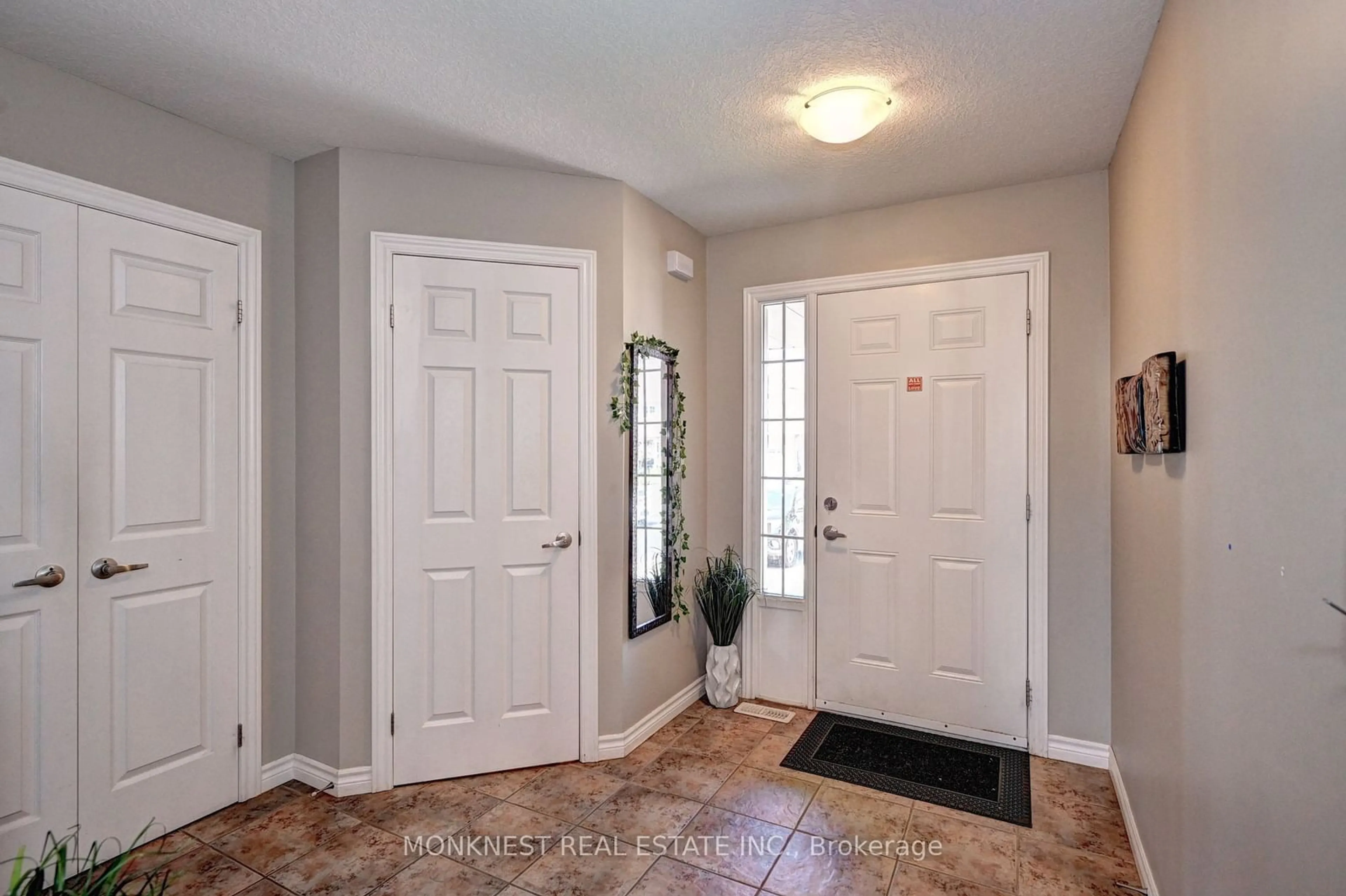 Indoor entryway for 263 Vincent Dr, North Dumfries Ontario N0B 1E0