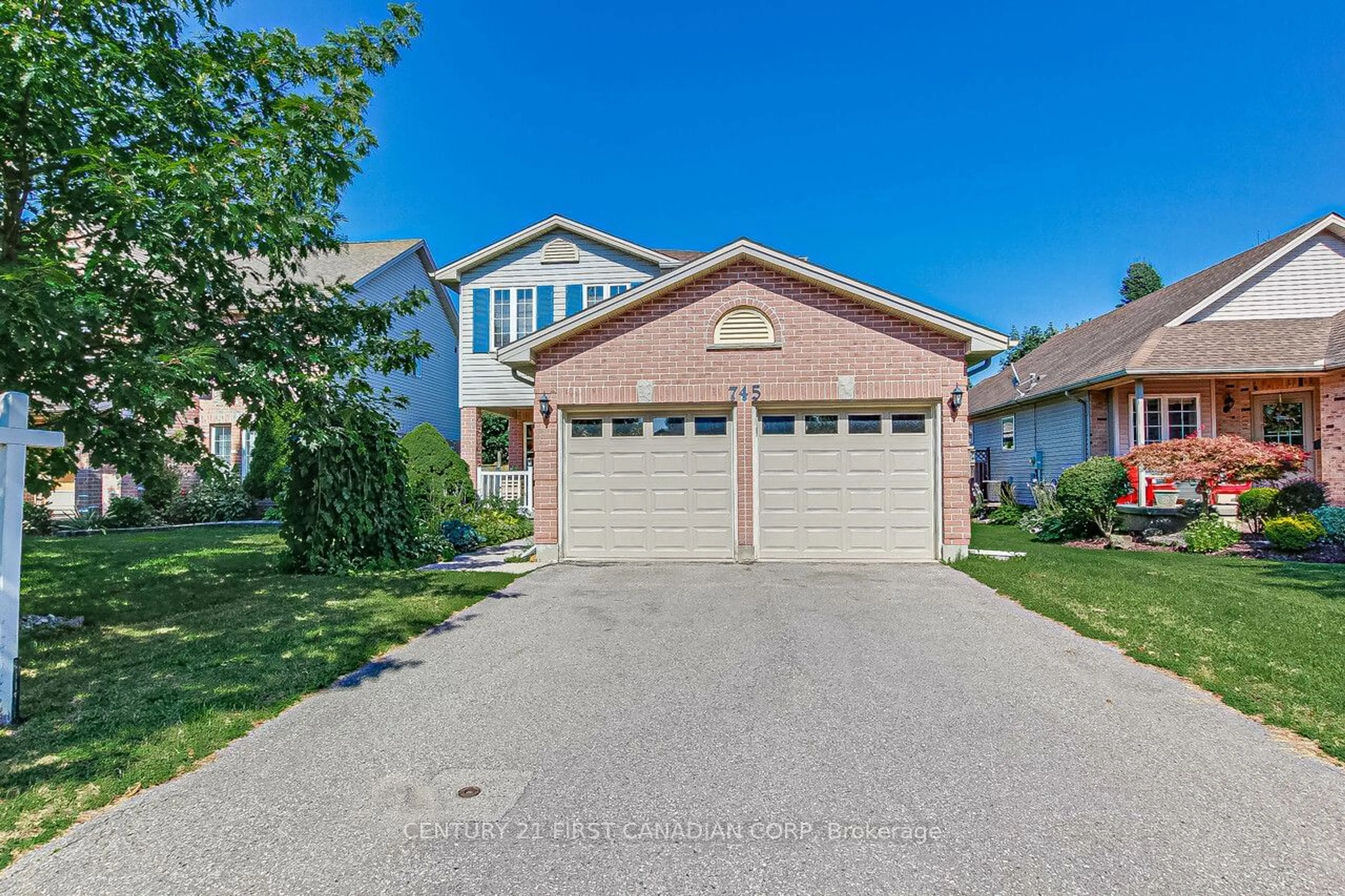 Frontside or backside of a home for 745 Guildwood Blvd, London Ontario N6H 5G2