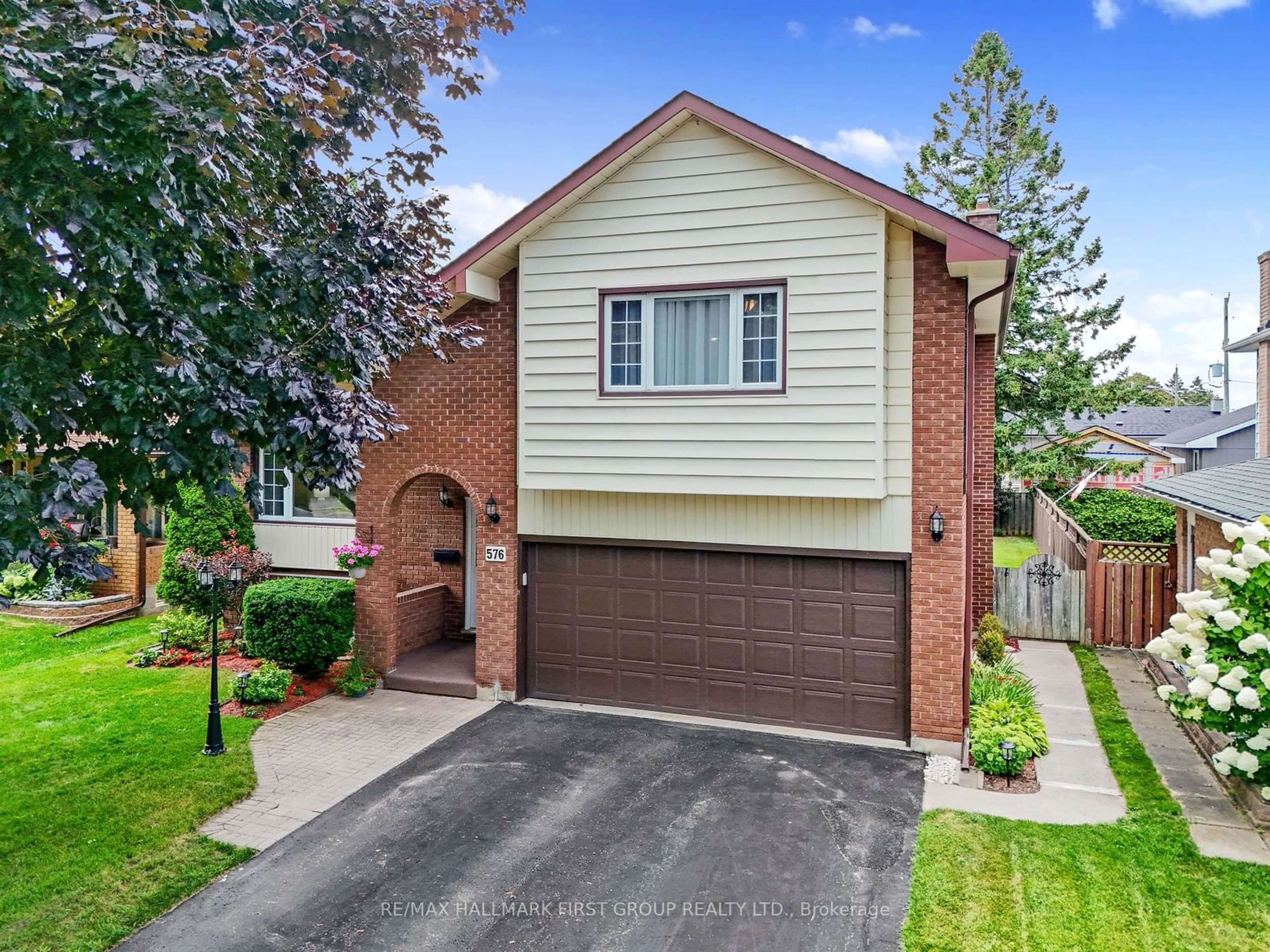 Frontside or backside of a home for 576 Mackechnie Cres, Cobourg Ontario K9A 4X8