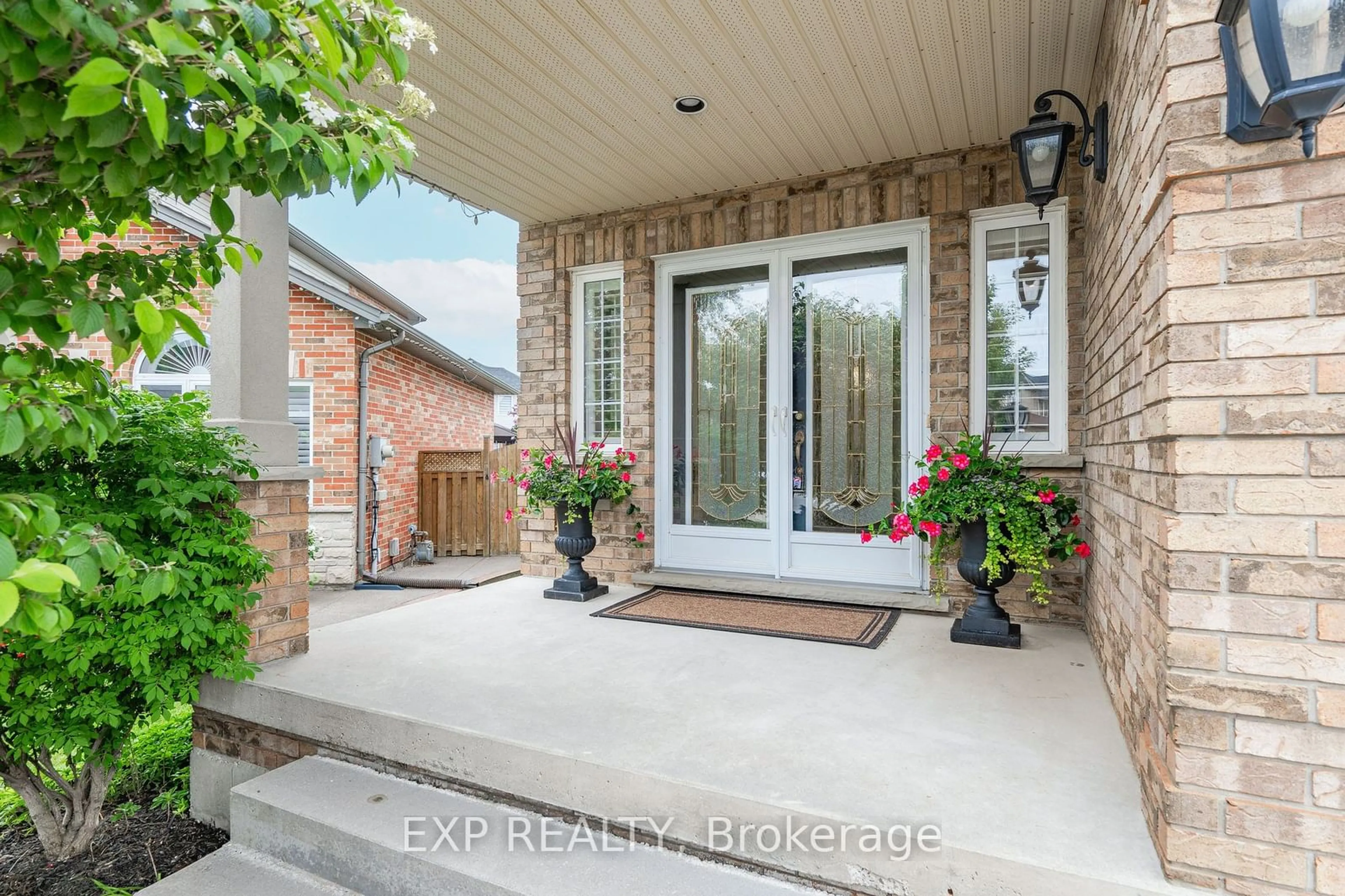 Indoor entryway for 17 Hillcroft Dr, Hamilton Ontario L8J 3W6